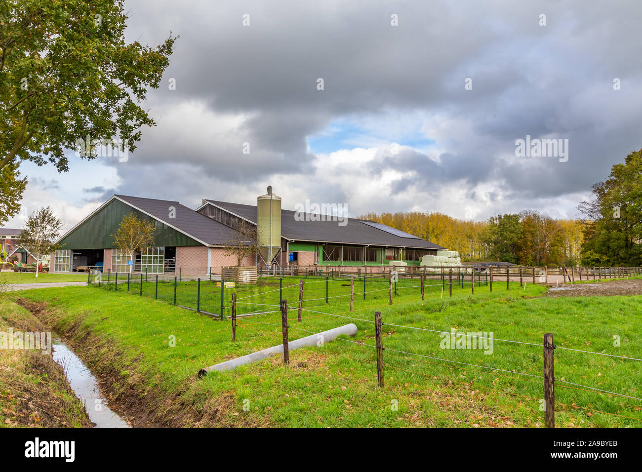 Völlig offen Bauernhof in den Niederlanden modernisiert Stockfoto