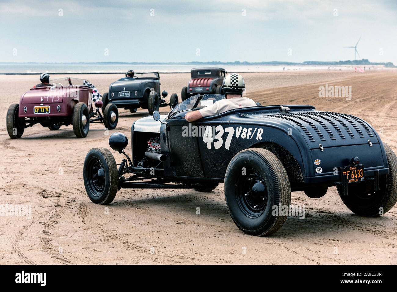 Vintage Hot Rods am Wellen', die 'Rennen, wo die Autos und Motorräder Rennen am Strand in Bridlington, East Yorkshire England Großbritannien ziehen Stockfoto