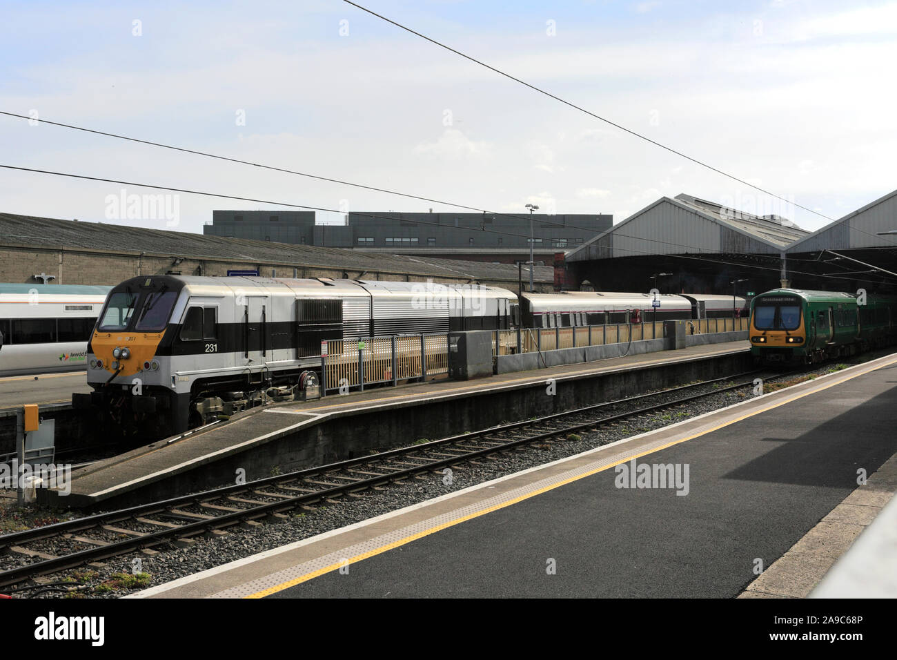 Irish Rail Züge am Bahnhof Connolly, Dublin, Republik von Irland Stockfoto