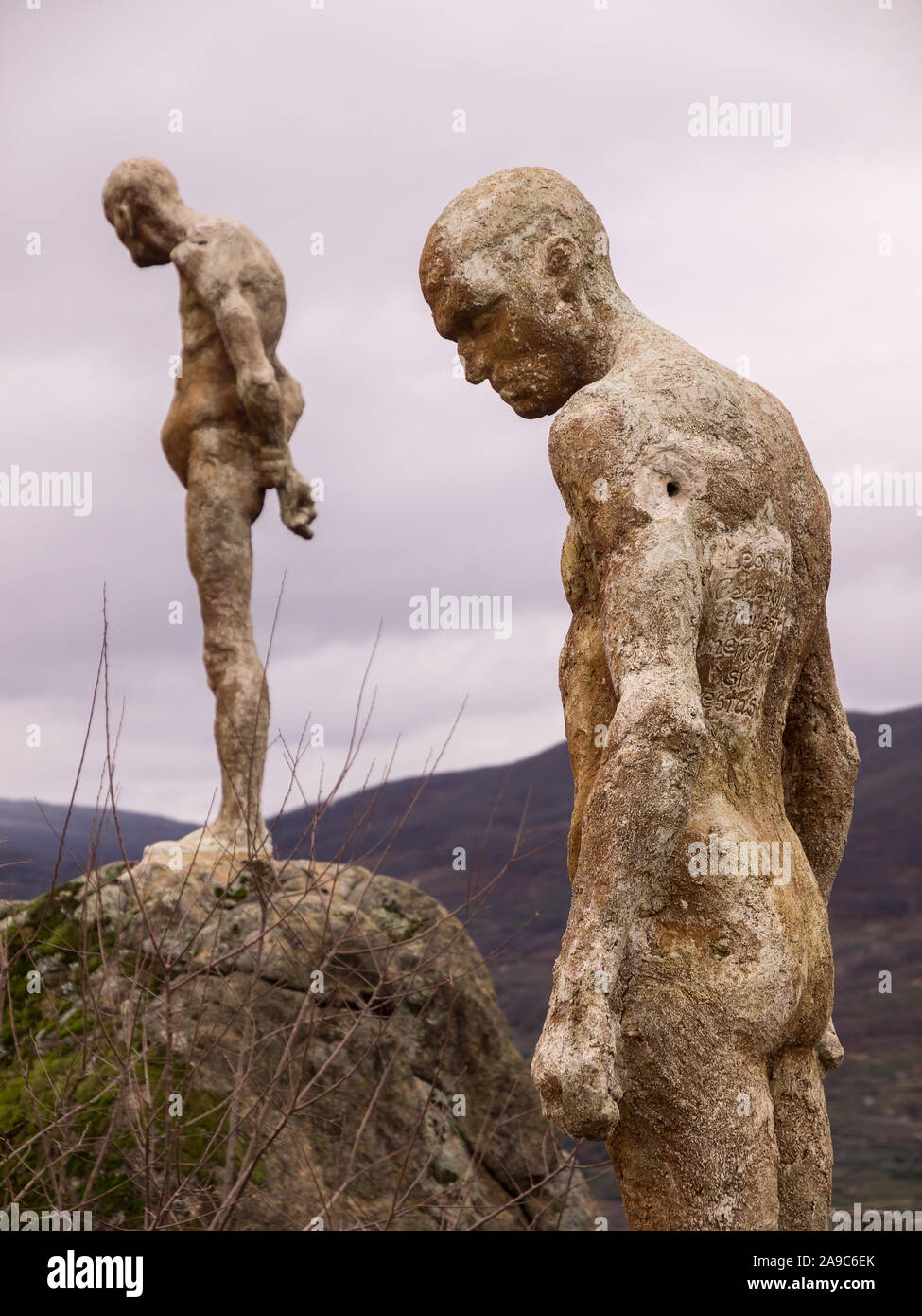 El Torno, Caceres, Spanien; Januar, 12, 2018: Portrait von Statuen der Denkmal für die Vergessenen des Spanischen Bürgerkriegs. Jerte Tal. Stockfoto