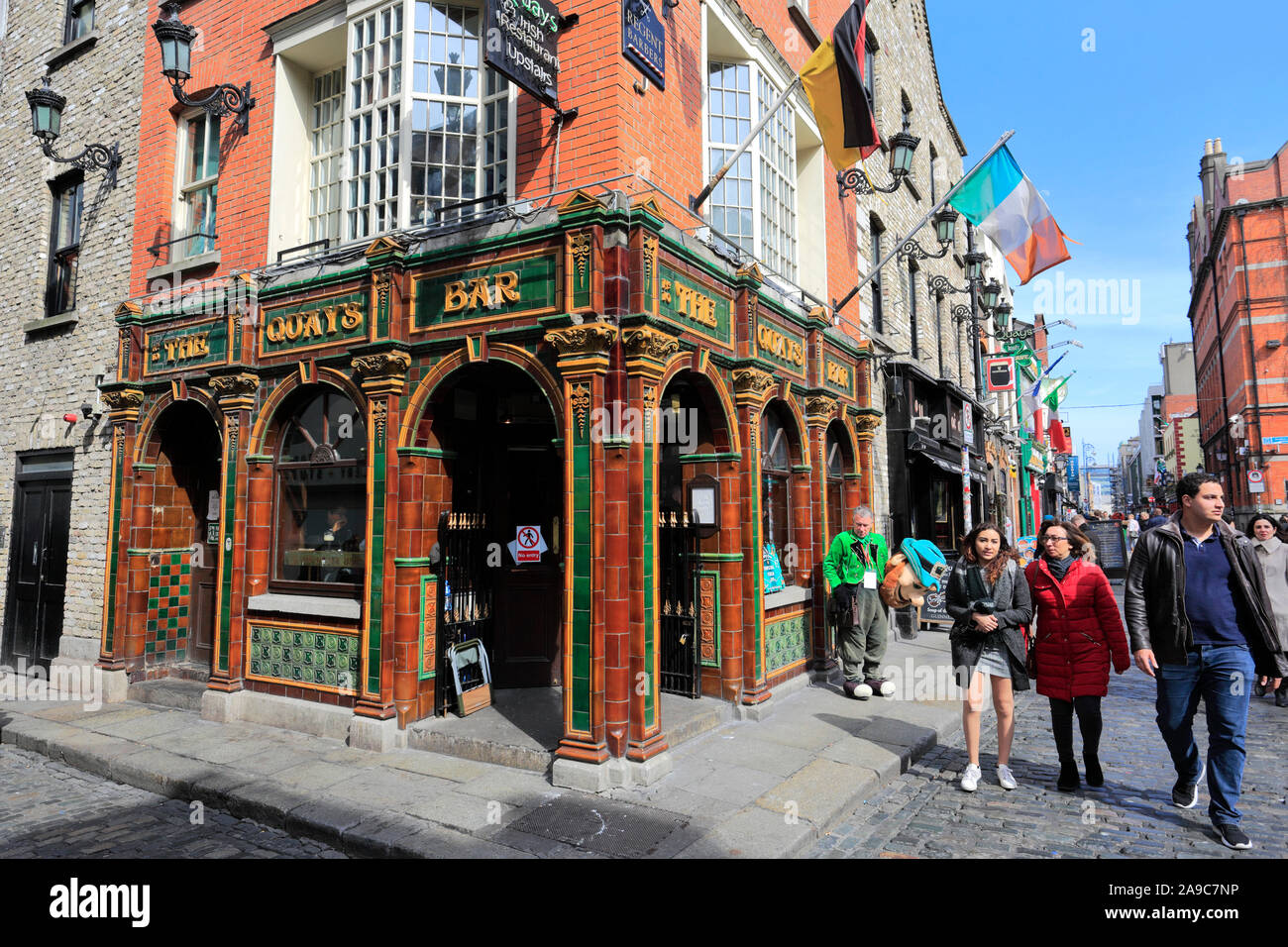 Anzeigen von Bars und Restaurants in der Temple Bar Gegend der Stadt Dublin, Republik von Irland Stockfoto