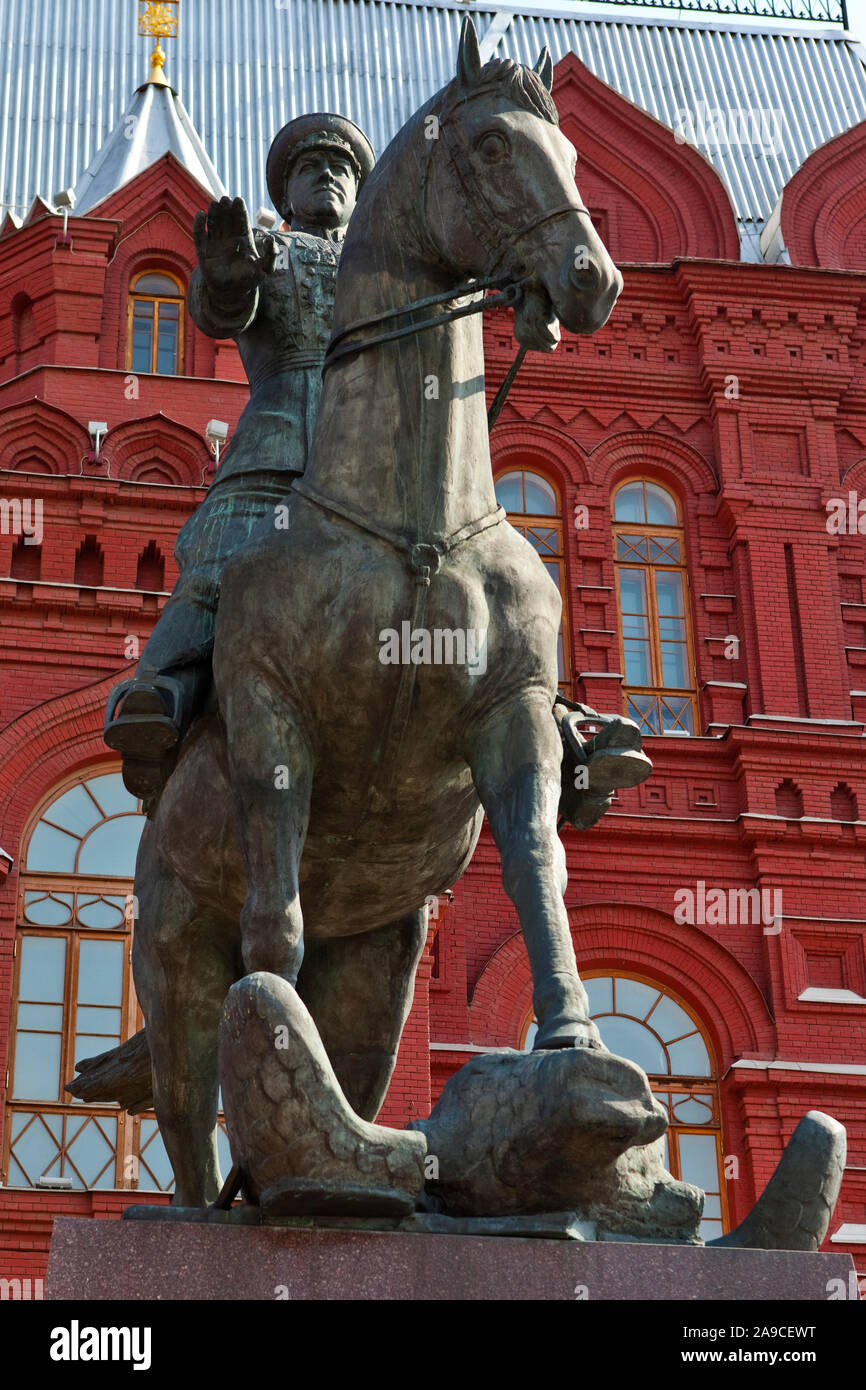 Moskau, Russland - 14. August 2011: eine Statue des historischen Roten Armee Allgemein - Marschall Georgi Schukow, in der Nähe des Kreml in der Stadt Moskau, Stockfoto