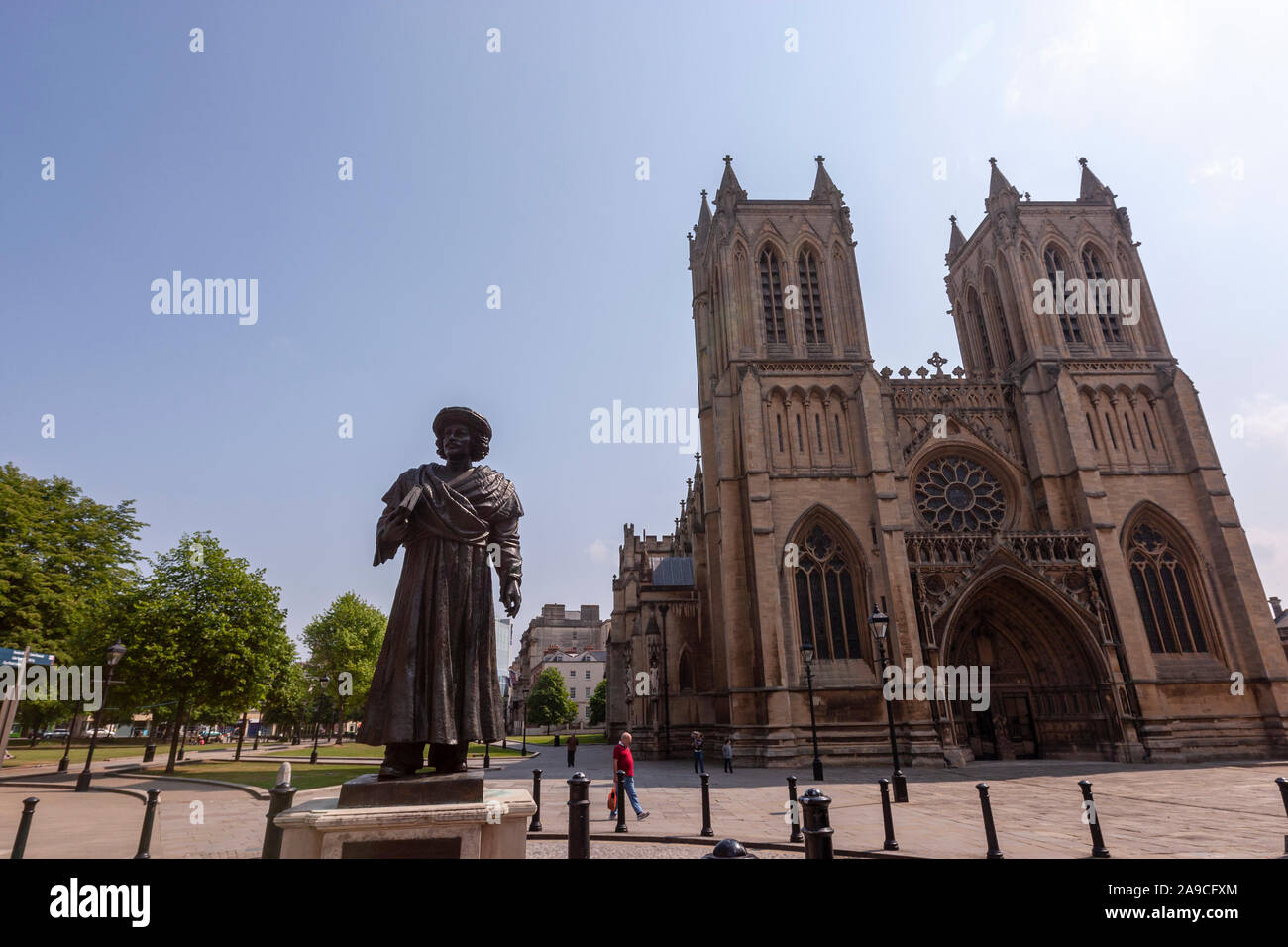 Statue zum Gedenken an Rajah Rammohun Roy außerhalb der Kathedrale von Bristol, Bristol, England, Großbritannien Stockfoto