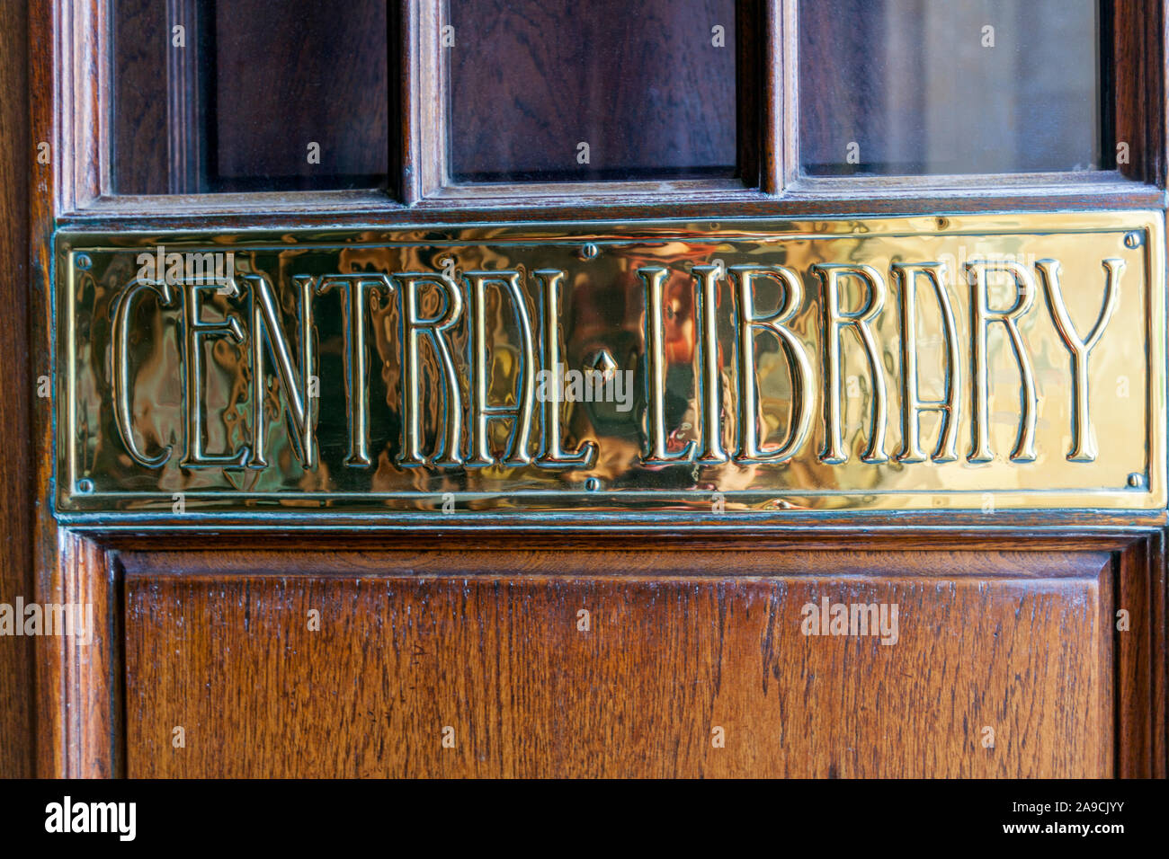 Bristol Central Library befindet sich in einem historischen Gebäude auf der Südseite des College Green, Bristol, England, Großbritannien Stockfoto