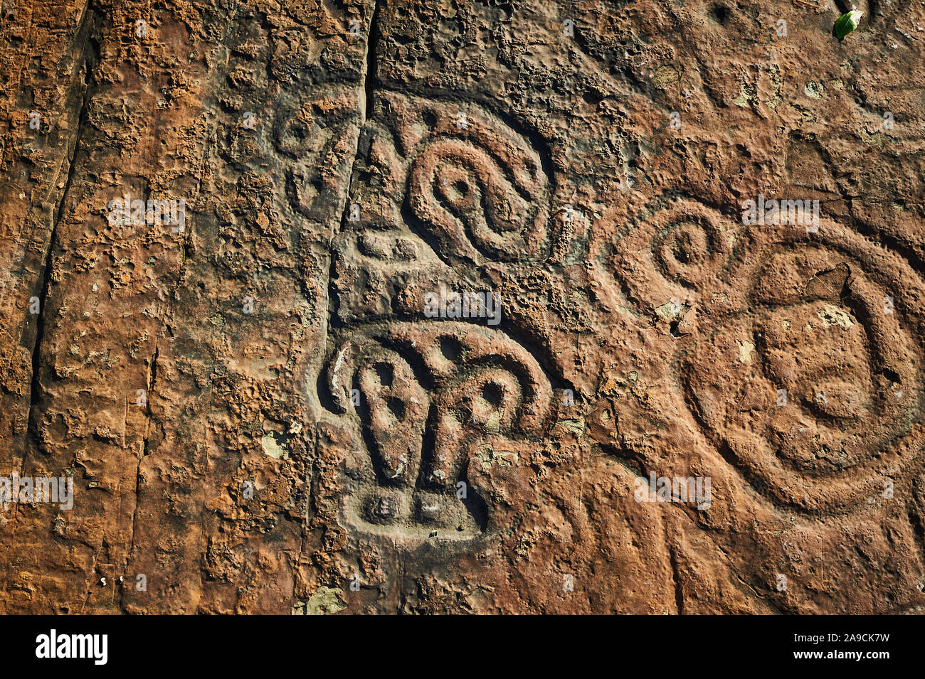 Felsmalereien der antiken Zivilisationen. Durch die Ureinwohner Mittelamerikas durch den Taino Indianern gemacht. Schließt alte Buchstaben, Zeichen und Symbole. Stockfoto