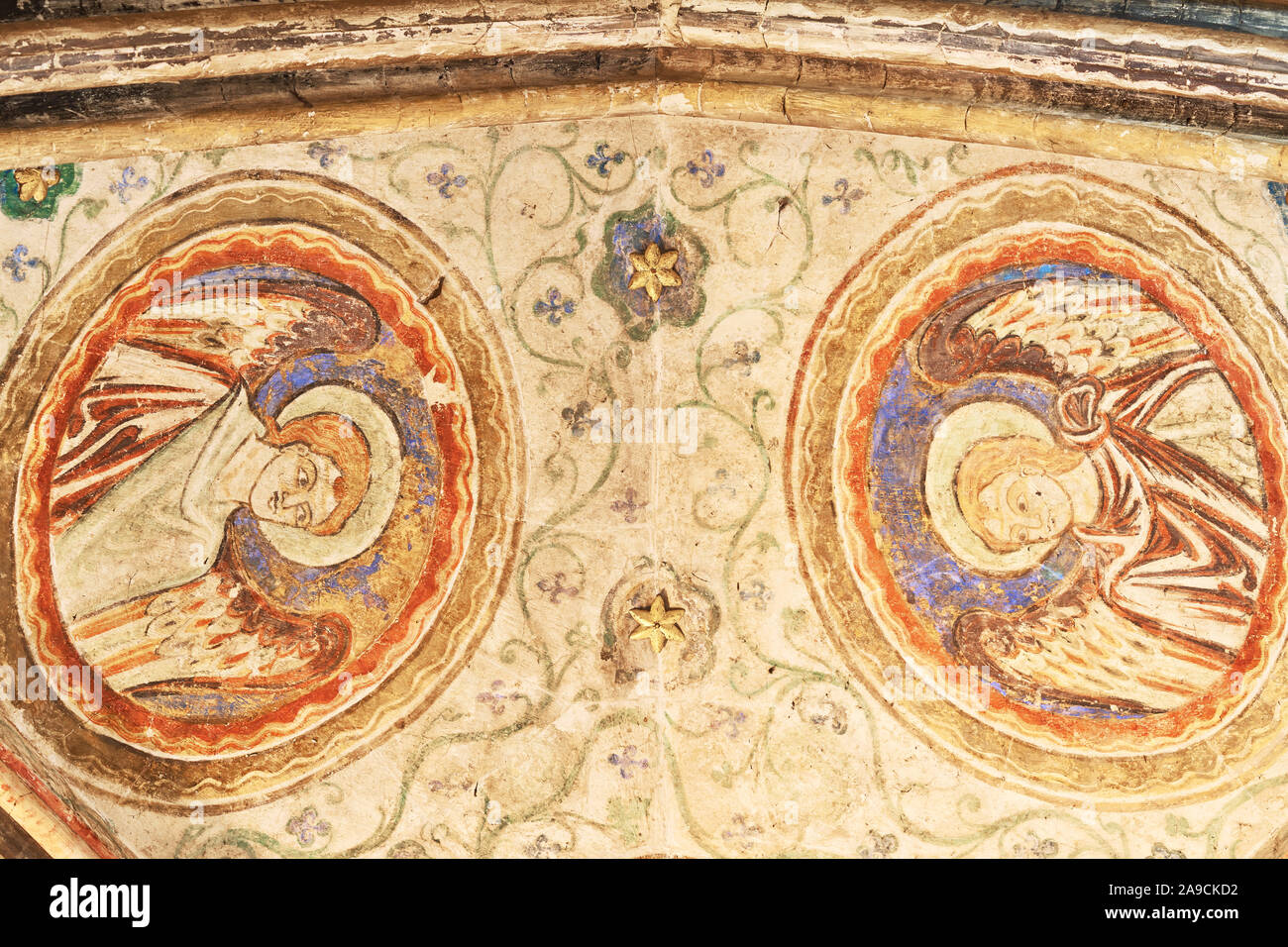 13. jahrhundert Deckengemälde (der Engel) in die Schutzengel Kapelle am Englischen mittelalterlichen Kathedrale von Winchester, England. Stockfoto