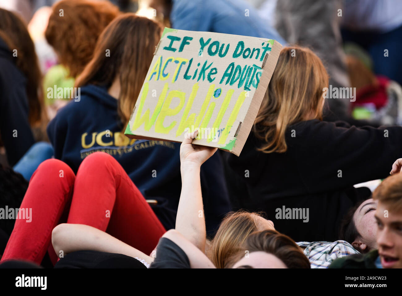 Studenten 'die-in" im September 2019 Klima Streiks (auch als Globale Aktionswoche für zukünftige bekannt), Montpelier, VT. Viele gingen von der Schule. Stockfoto
