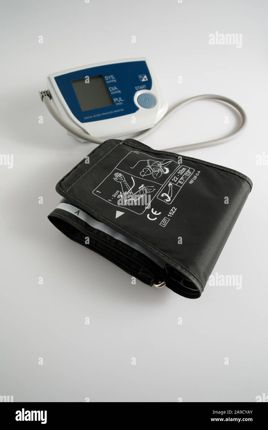 Ein Bluetooth Blutdruckmessgerät für Home Monitoring durch die Gesundheitsdienste und Krankenhäuser zur Patientenüberwachung Stockfoto