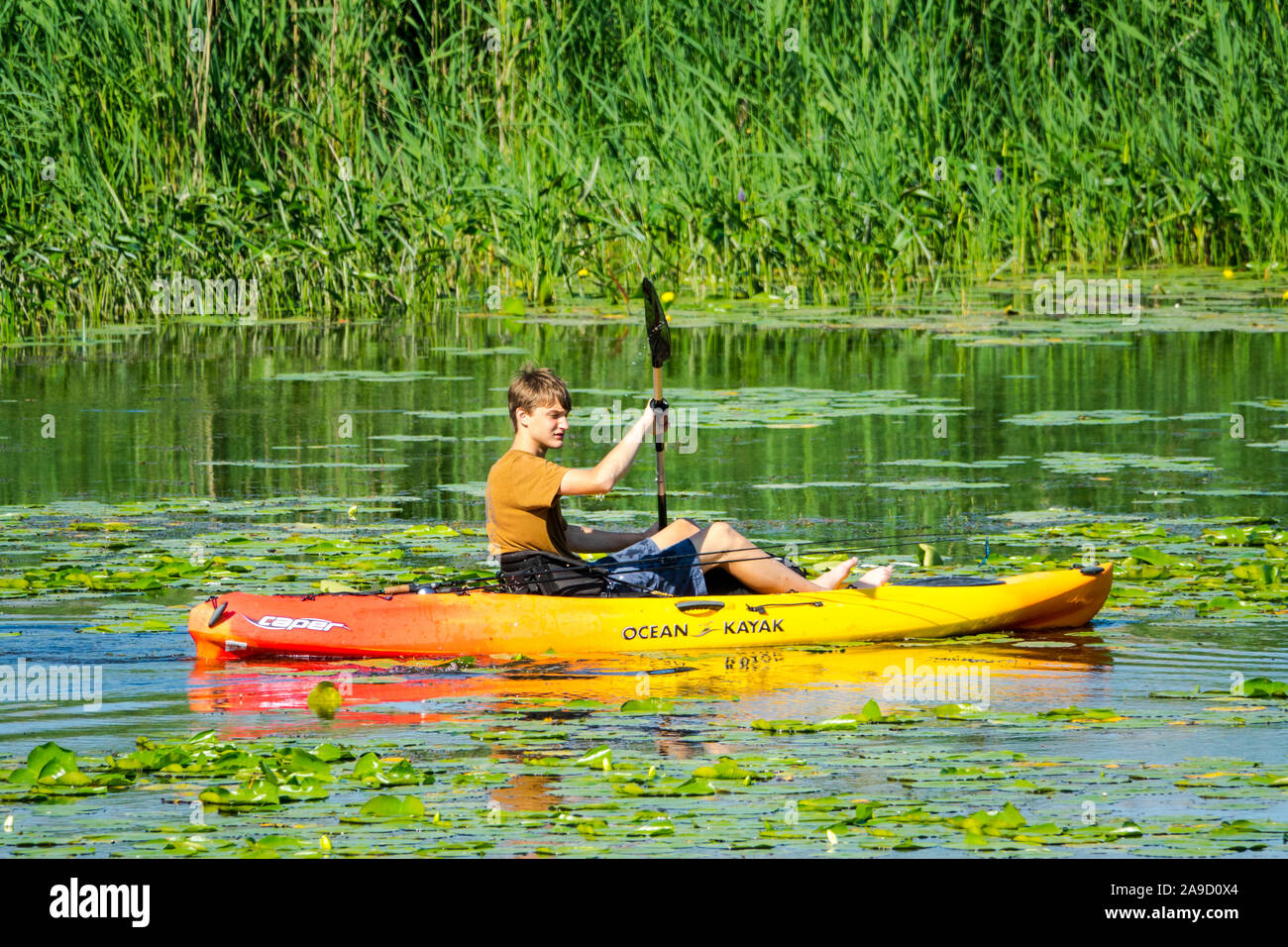 Freizeit Kajak und Kanu Bootsfahrer auf der Au Sable River in der Pinery Provincial Park in der Nähe von Goderich Ontario Kanada Stockfoto