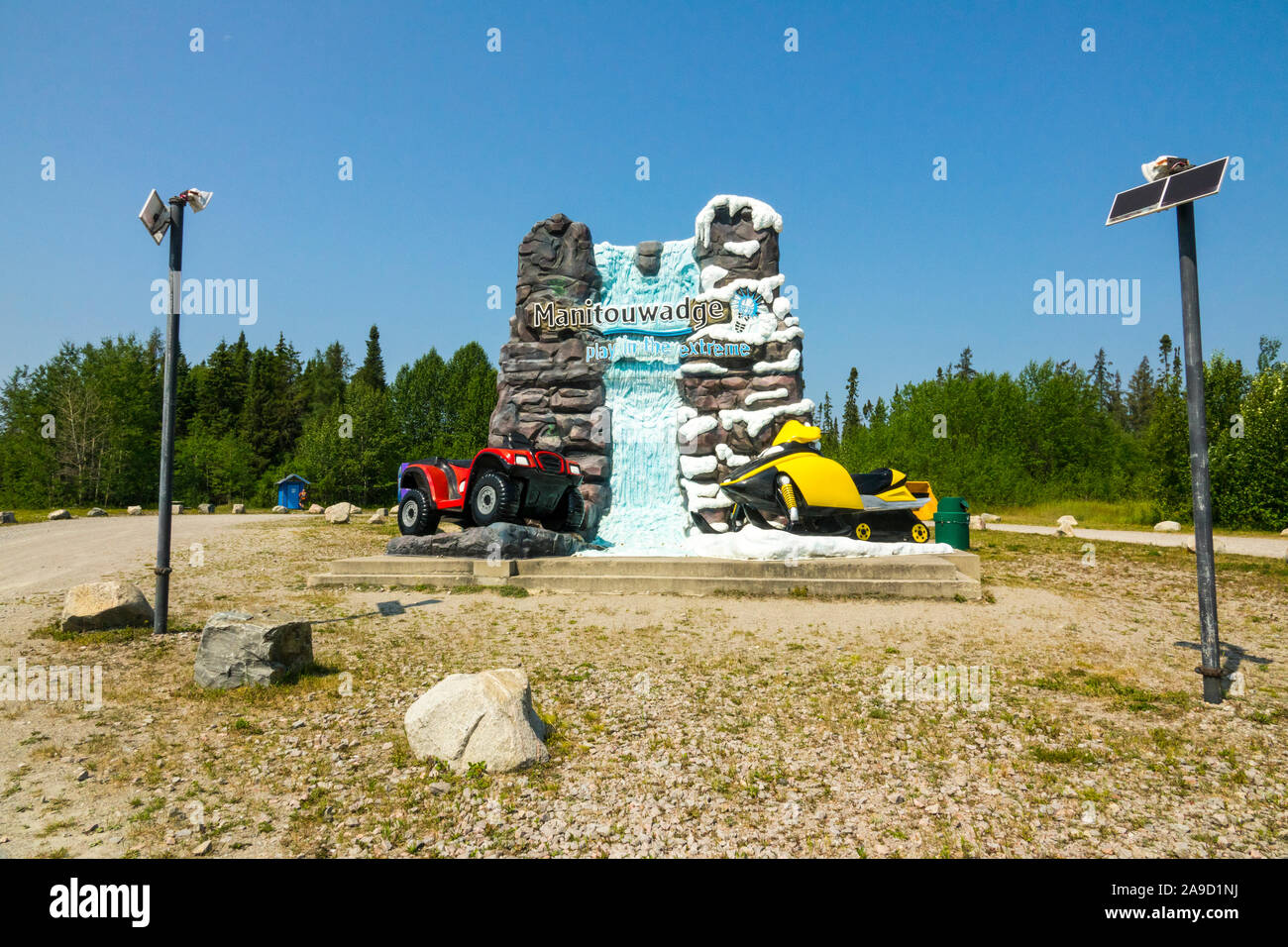 Manitouwadge, der "freundlichen Gemeinschaft" auf der Autobahn 614 entfernt, 50 km von der Autobahn 17. Manitouwadge ist oben auf der kanadischen Schildes und Surround Stockfoto