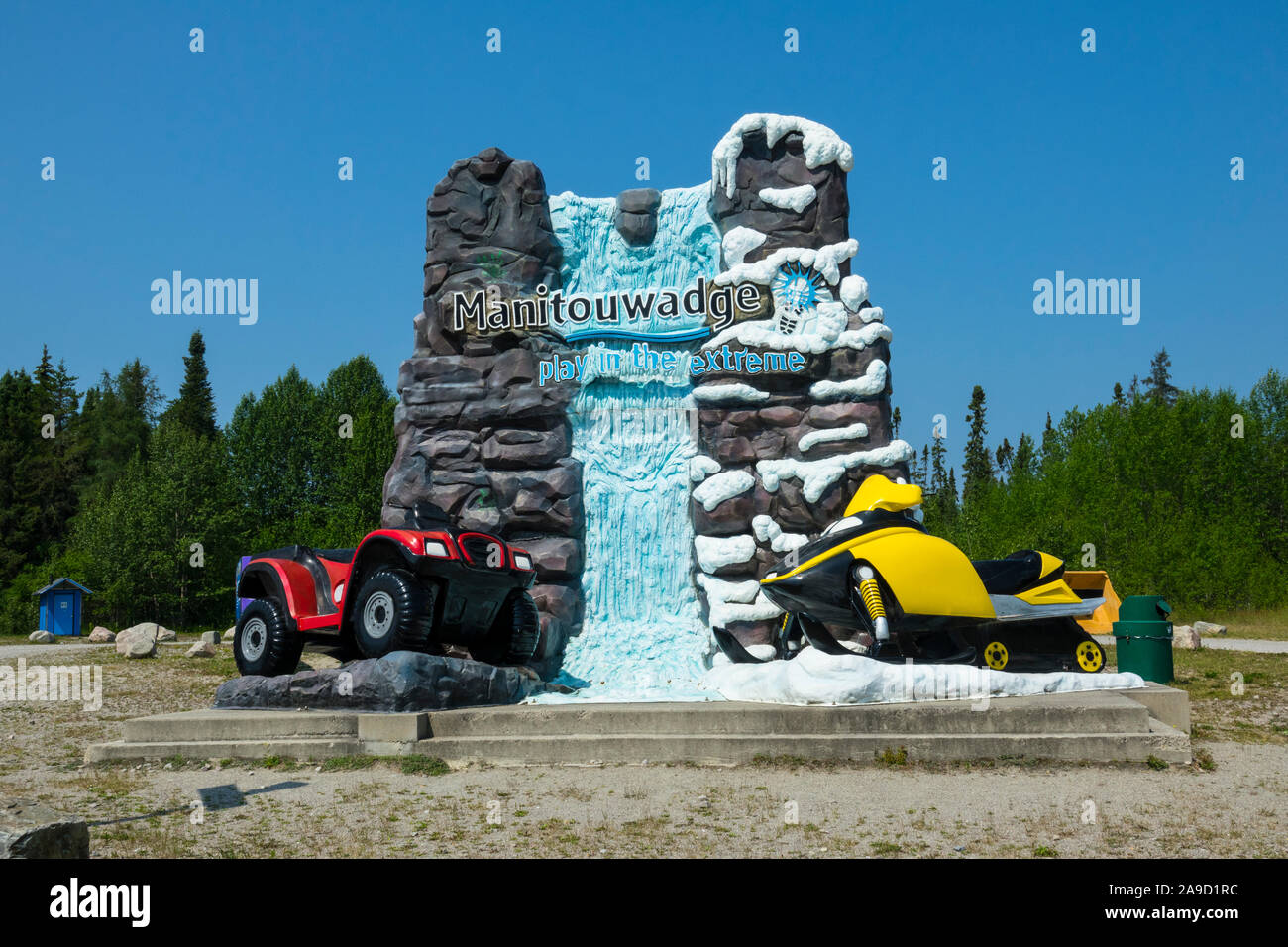 Manitouwadge, der "freundlichen Gemeinschaft" auf der Autobahn 614 entfernt, 50 km von der Autobahn 17. Manitouwadge ist oben auf der kanadischen Schildes und Surround Stockfoto