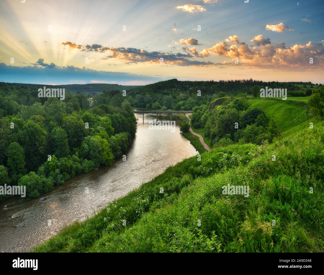 Spring River. malerische Feder Dawn. Morgen Reflexion Stockfoto