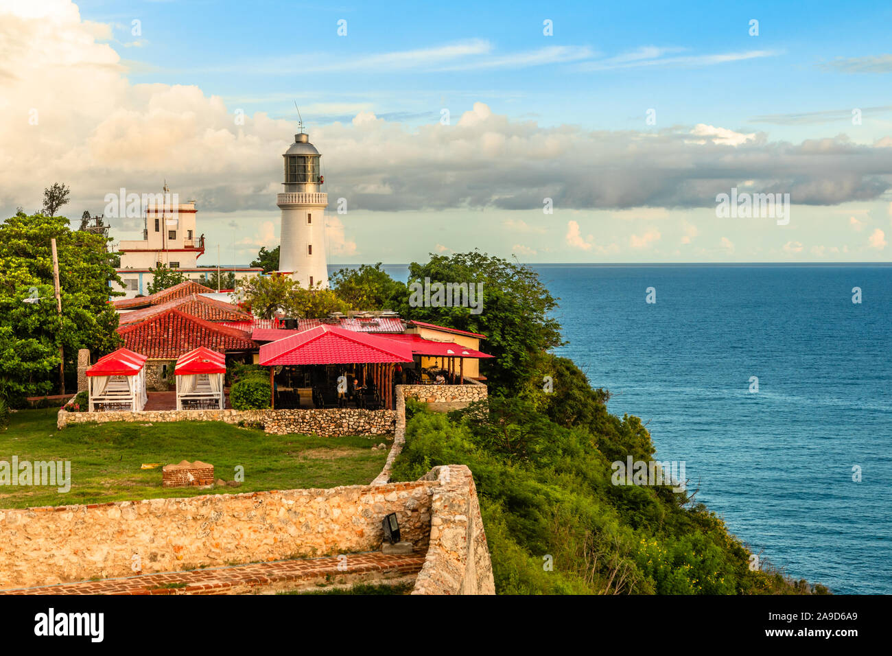 Leuchtturm an der Küste, San Pedro De La Roca in Santiago de Cuba, Kuba Stockfoto Leuchtturm an der Küste, San Pedro De La Roca in Santiago de Cuba, Kuba Stockfoto