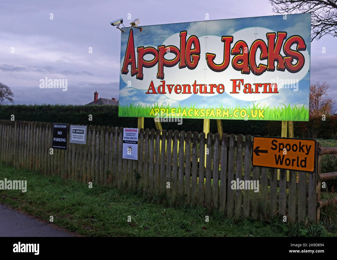 Apple Jacks Abenteuer Bauernhof (Spooky) unterzeichnen, touristische Attraktion, Abenteuer Bauernhof, Stretton Rd, Appleton Thorn, Warrington, England, UK, WA4 4NW Stockfoto