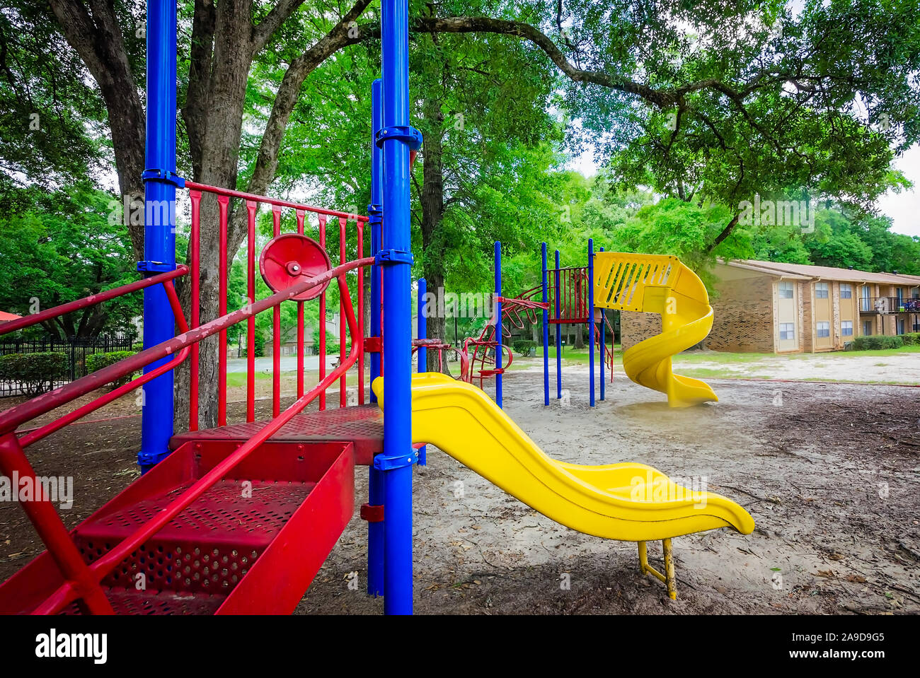 Ein Spielplatz ist eine der Annehmlichkeiten zu den Bewohnern im Herbst Wald Wohnung Wohnungen in Mobile, Alabama, zur Verfügung. Stockfoto