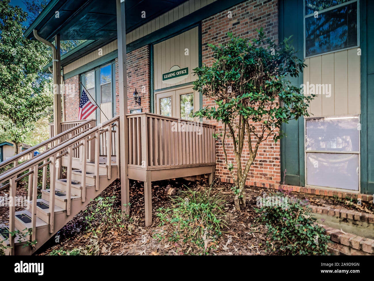 Die vermietung Büro begrüßt die Bewohner zu Herbst Wald Wohnung Wohnungen in Mobile, Alabama. Stockfoto