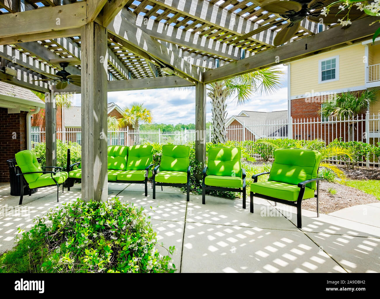 Pergola Chairs Stockfotos und -bilder Kaufen - Alamy