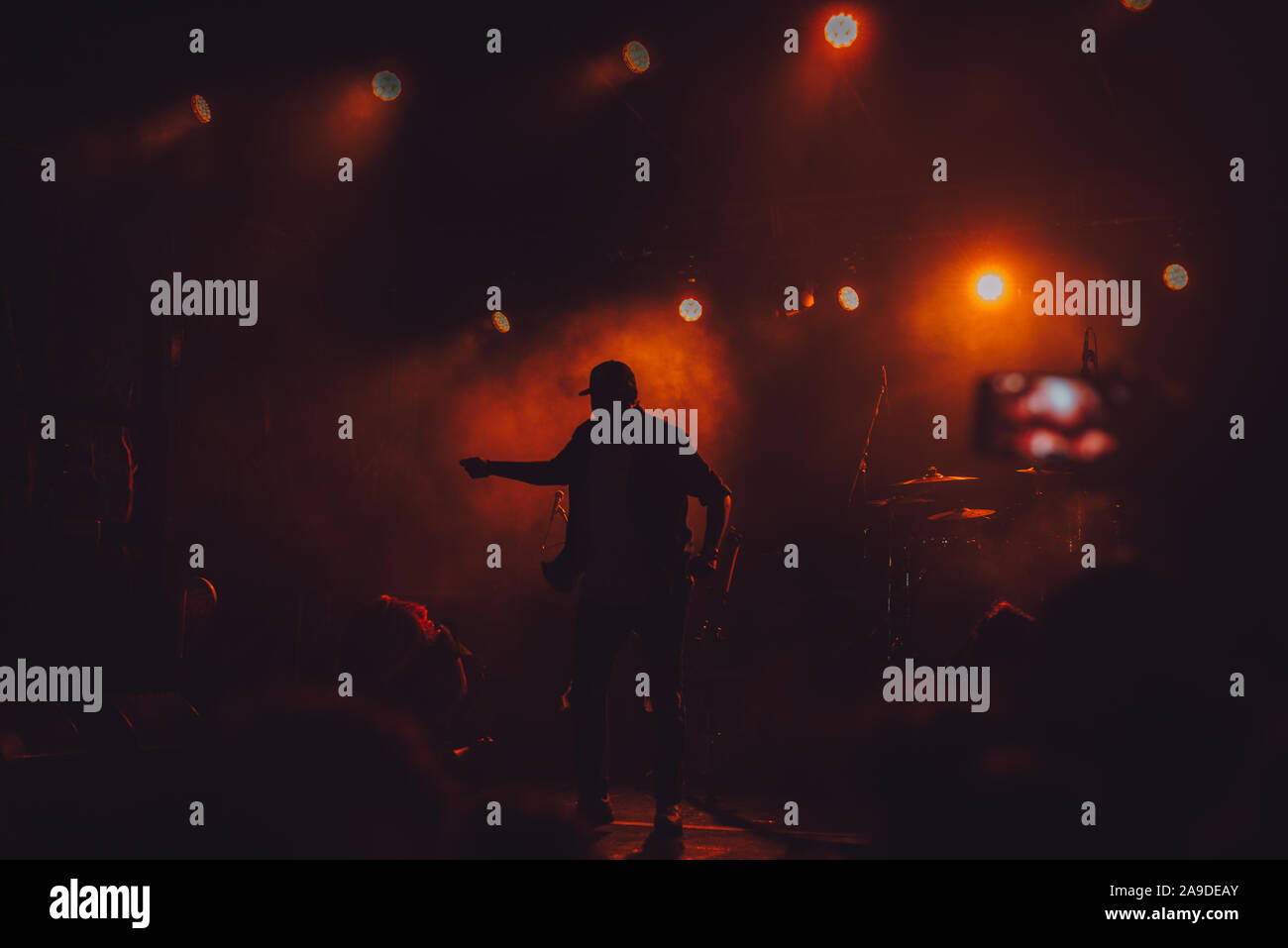 Silhouette der Interpret zu einem Live Music Festival Stockfoto