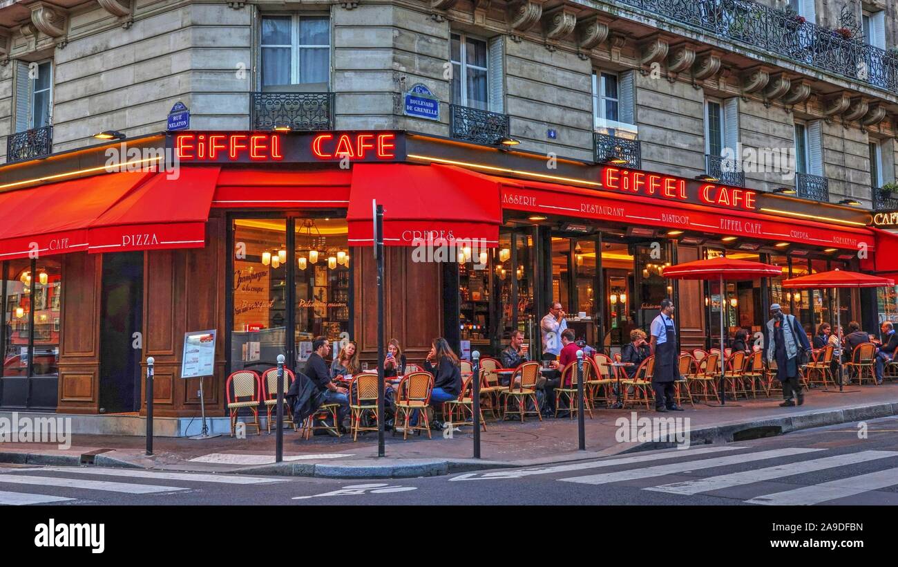 Eiffel Café auf dem Boulevard Grenelle, Paris, Ile de France, Frankreich Stockfoto