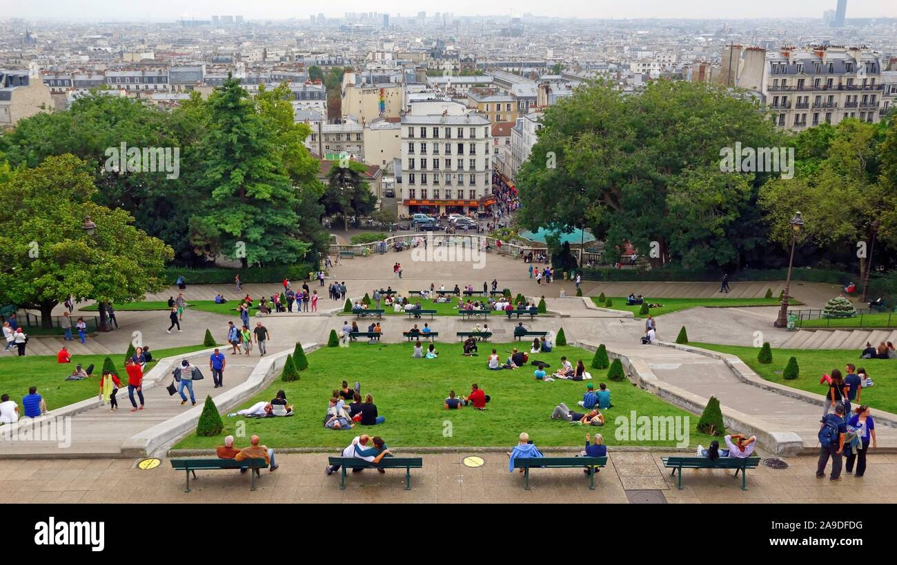 Blick vom Sacre Coeur über die Louise Michel Platz, Montmartre, Paris, Ile de France, Frankreich Stockfoto