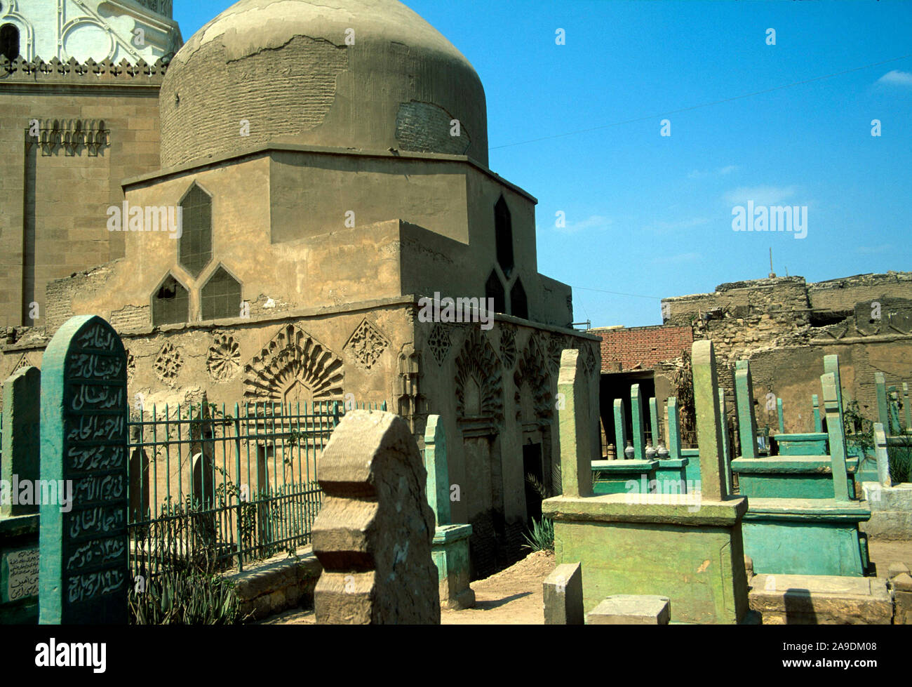 Dieses Mausoleum der abbasidischen Califen aus der Mitte des dreizehnten Jahrhunderts auf dem südlichen Friedhof von Kairo. Bekannt für geschnitzten Stuck und bemalte Kufic Inschriften. Der erste Kalif, der hier begraben ist, ist Al-Mustansir, der zwischen 1261 und 1262 über ein in Kairo ansässiger abbasidischer Kalifat regierte Stockfoto
