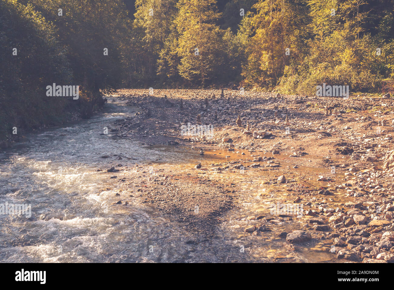 Die partnach - ein gebirgsbach fließt durch eine Schlucht in der Nähe von Garmisch-Partenkirchen. Stockfoto