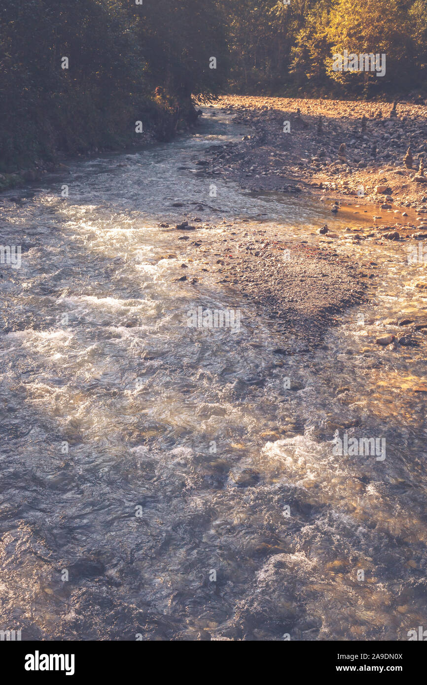 Die partnach - ein gebirgsbach fließt durch eine Schlucht in der Nähe von Garmisch-Partenkirchen. Stockfoto