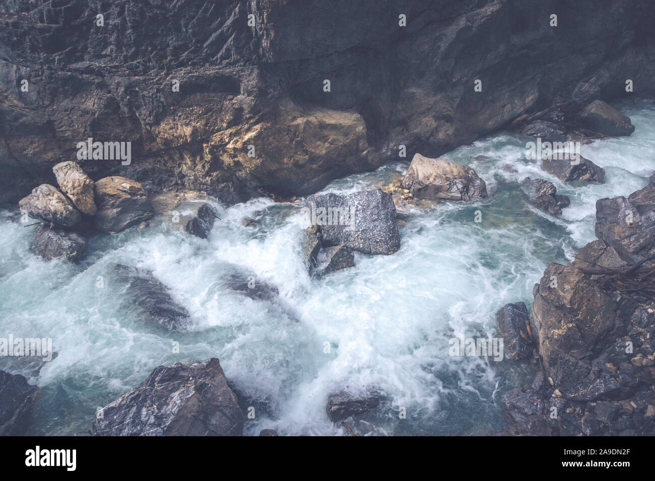 Die partnach - ein gebirgsbach fließt durch eine Schlucht in der Nähe von Garmisch-Partenkirchen. Stockfoto