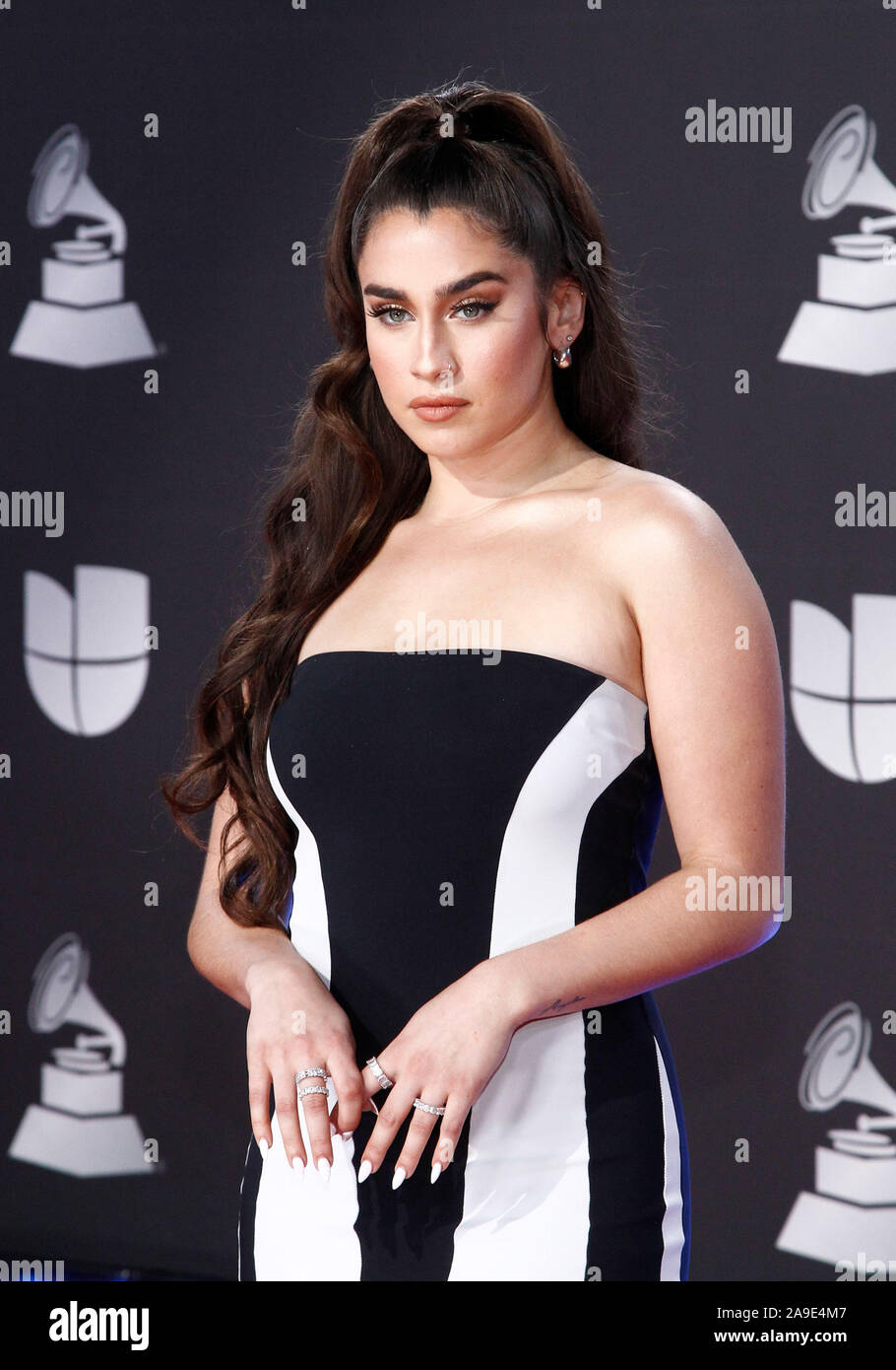 Las Vegas, USA. 14 Nov, 2019. Sängerin Lauren Jauregui kommt für die 20. jährlichen Latin Grammy Awards in der MGM Garden Arena in Las Vegas, Nevada am Donnerstag, 14. November 2019. Foto von James Atoa/UPI Quelle: UPI/Alamy leben Nachrichten Stockfoto