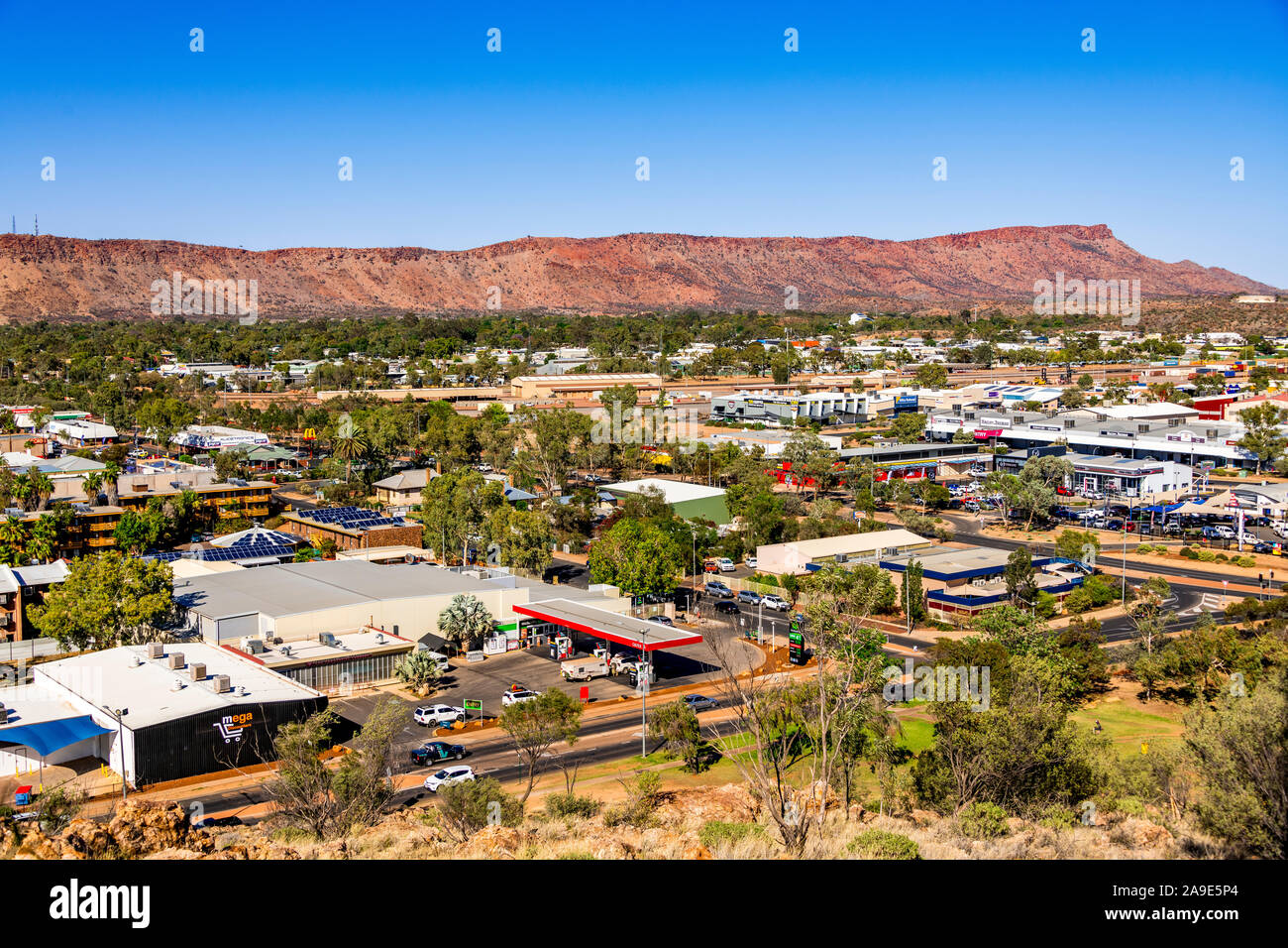 Der Blick auf Alice Springs vom ANZAC Hill.Alice Springs, Northern Territory, Australien. Stockfoto