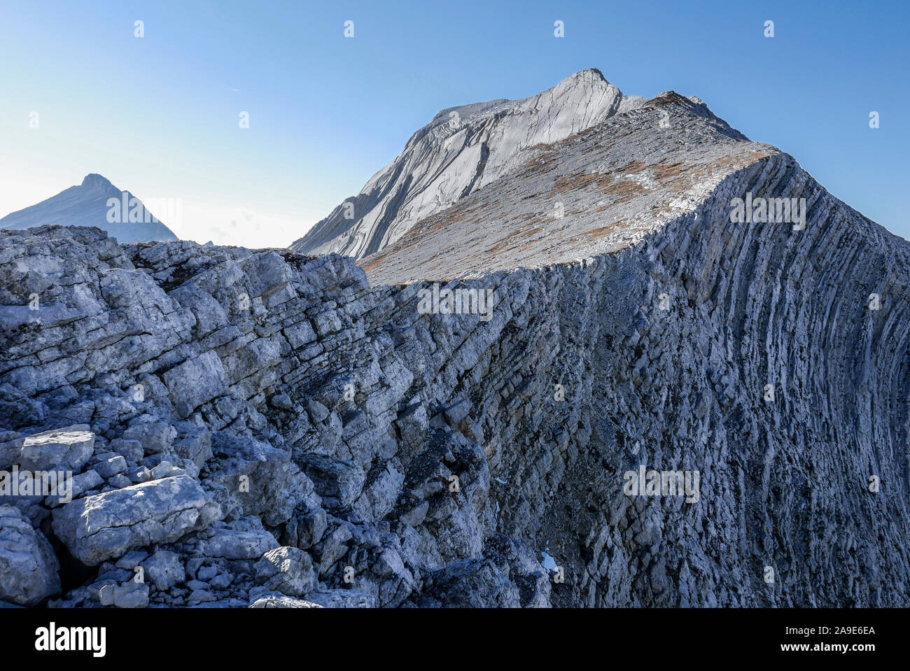 Rock Schichtung und Felsplatten auf dem Neuner, Zehner (Berge), Fanes, Südtirol Stockfoto