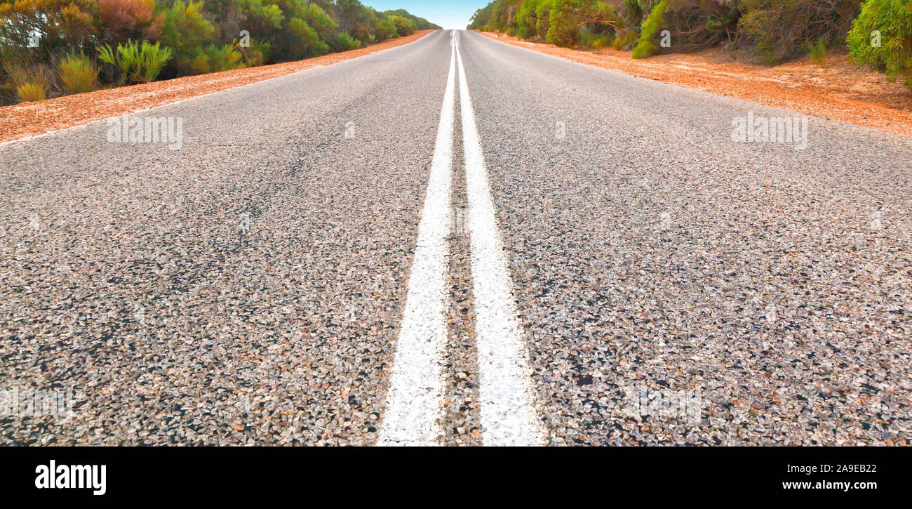 Ein Bild von einem australischen Wüstenstraße Stockfoto