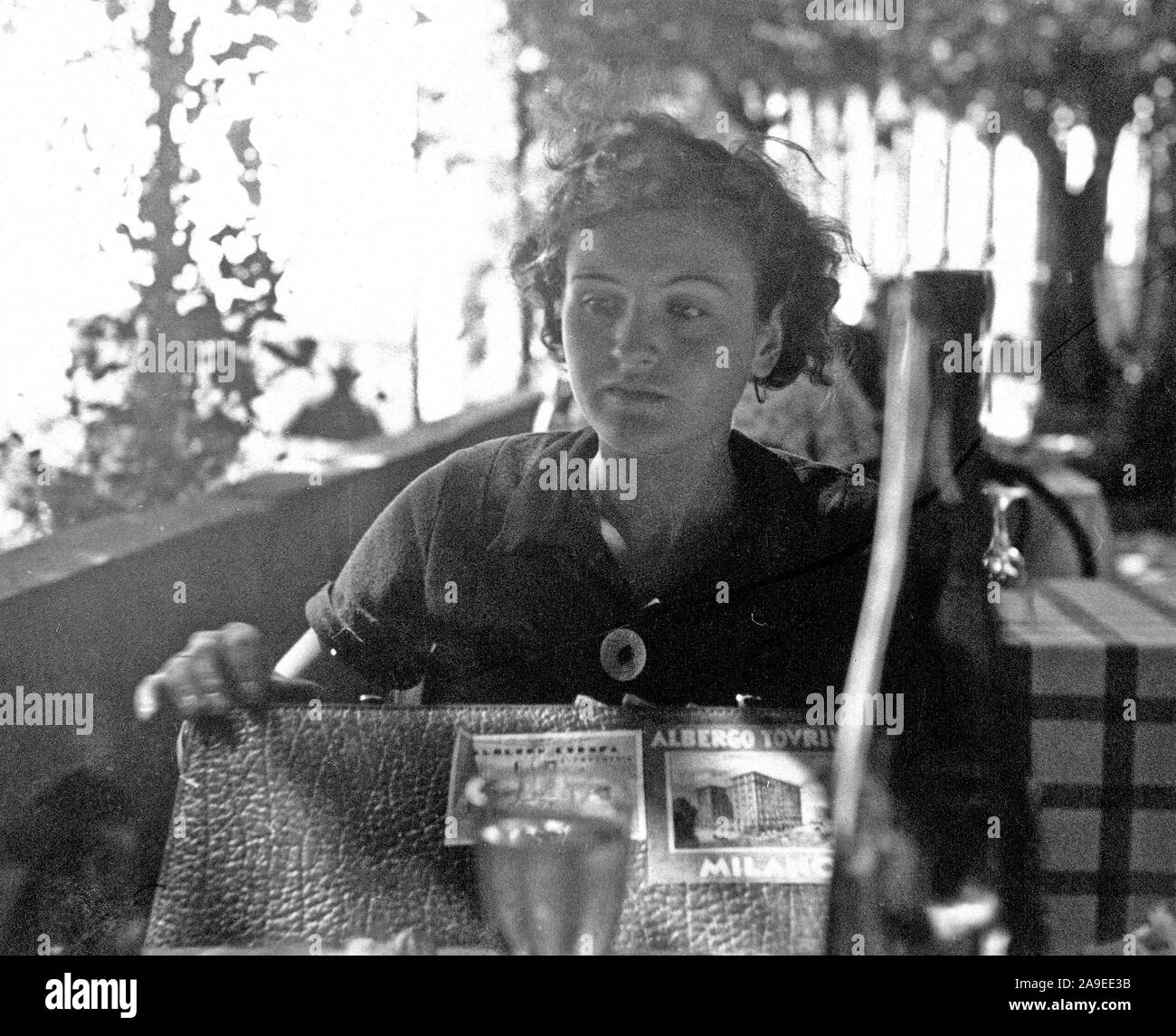 Eva Braun Collection (Album 4) - Frau Tourist in Mailand Italien Ca. 1930s Stockfoto