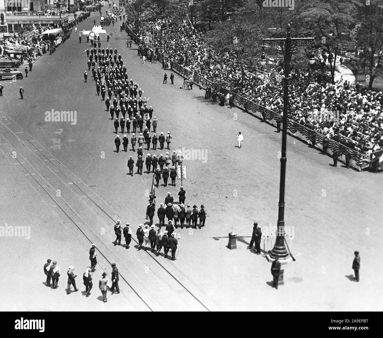 Tag der Unabhängigkeit, 4. Juli 1918 - Parade auf der Fifth Avenue in New York City. Allgemeine Ansicht eines grossen am 4.Juli Parade Bestehen der Überprüfung stand auf 23 St., NEW YORK, Stadt Stockfoto
