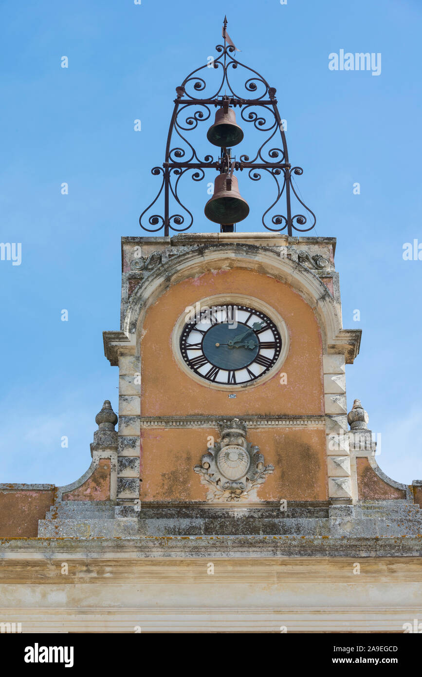 Italien, Süditalien, Apulien/Puglia, Salento Halbinsel, Grecía, Salentina, Calimera, Palazzo Comunale, Clock Tower Stockfoto