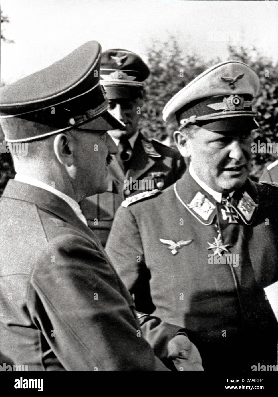 Eva Braun Sammlung (sedam) - NS-Führer Adolf Hitler mit Soldaten Ca. 1930s oder 1940s Stockfoto