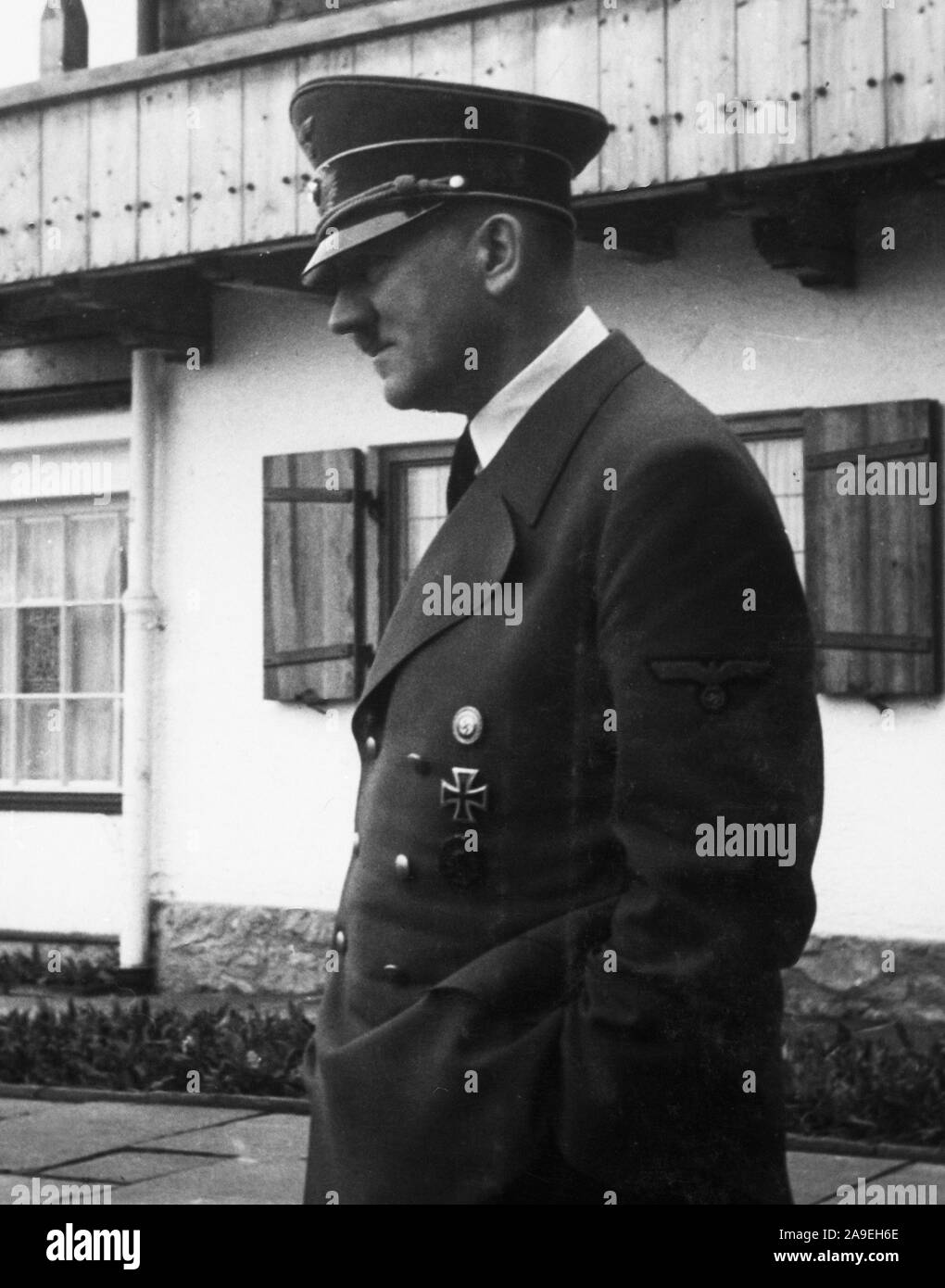 Eva Braun Sammlung (deset) - Adolf Hitler im Freien an seinen Rückzug Ca. 1930s oder 1940s Stockfoto