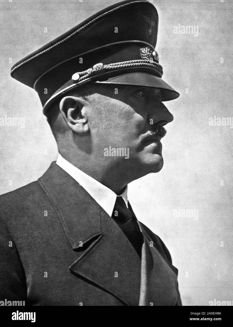 Eva Braun Sammlung (trinaest) - Adolf Hitler auf der Suche nach rechts Ca. 1930s oder 1940s Stockfoto