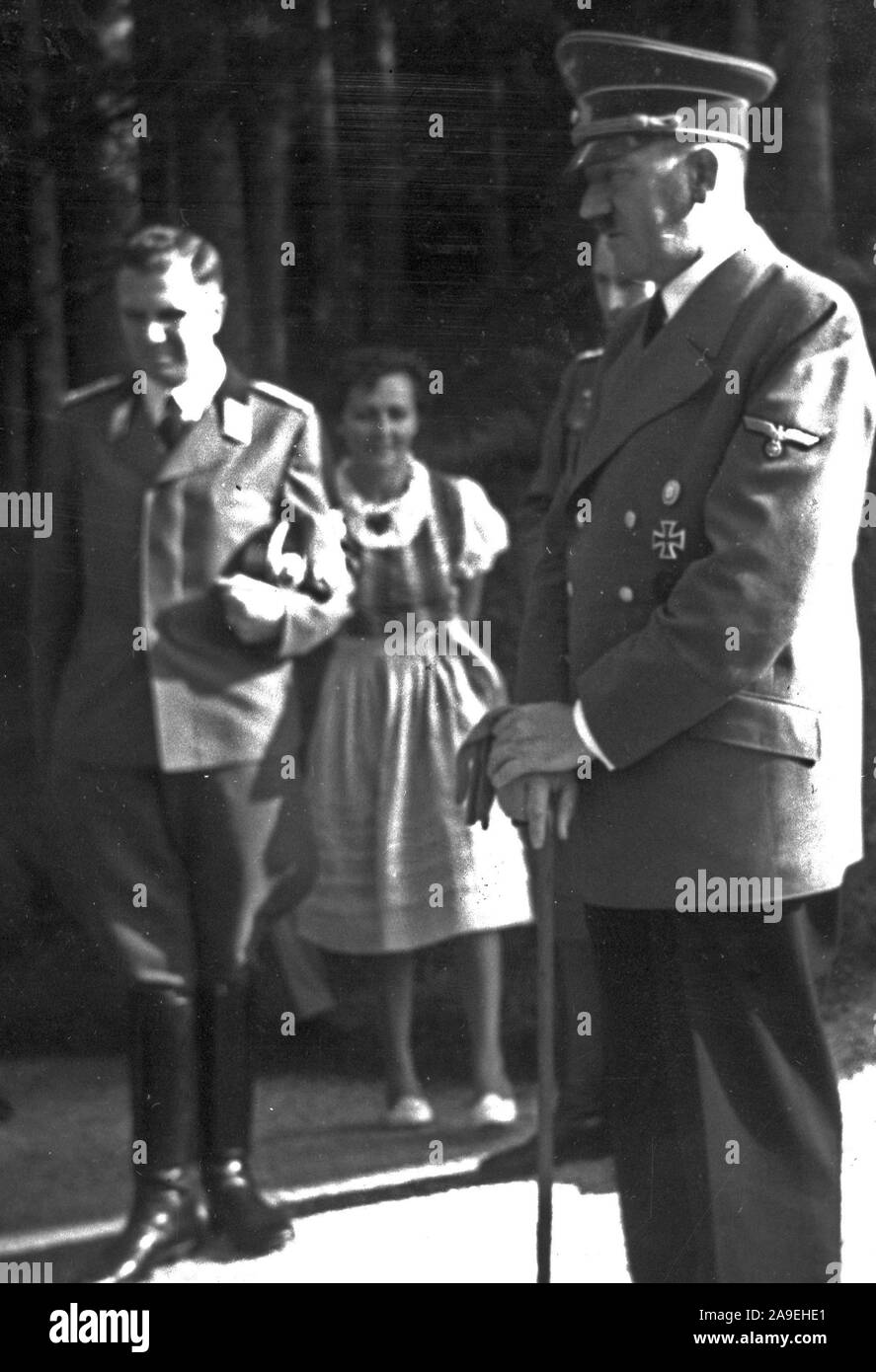 Eva Braun Sammlung (dvadvadaset) - Adolf Hitler und walking stick Ca. 1938 Stockfoto