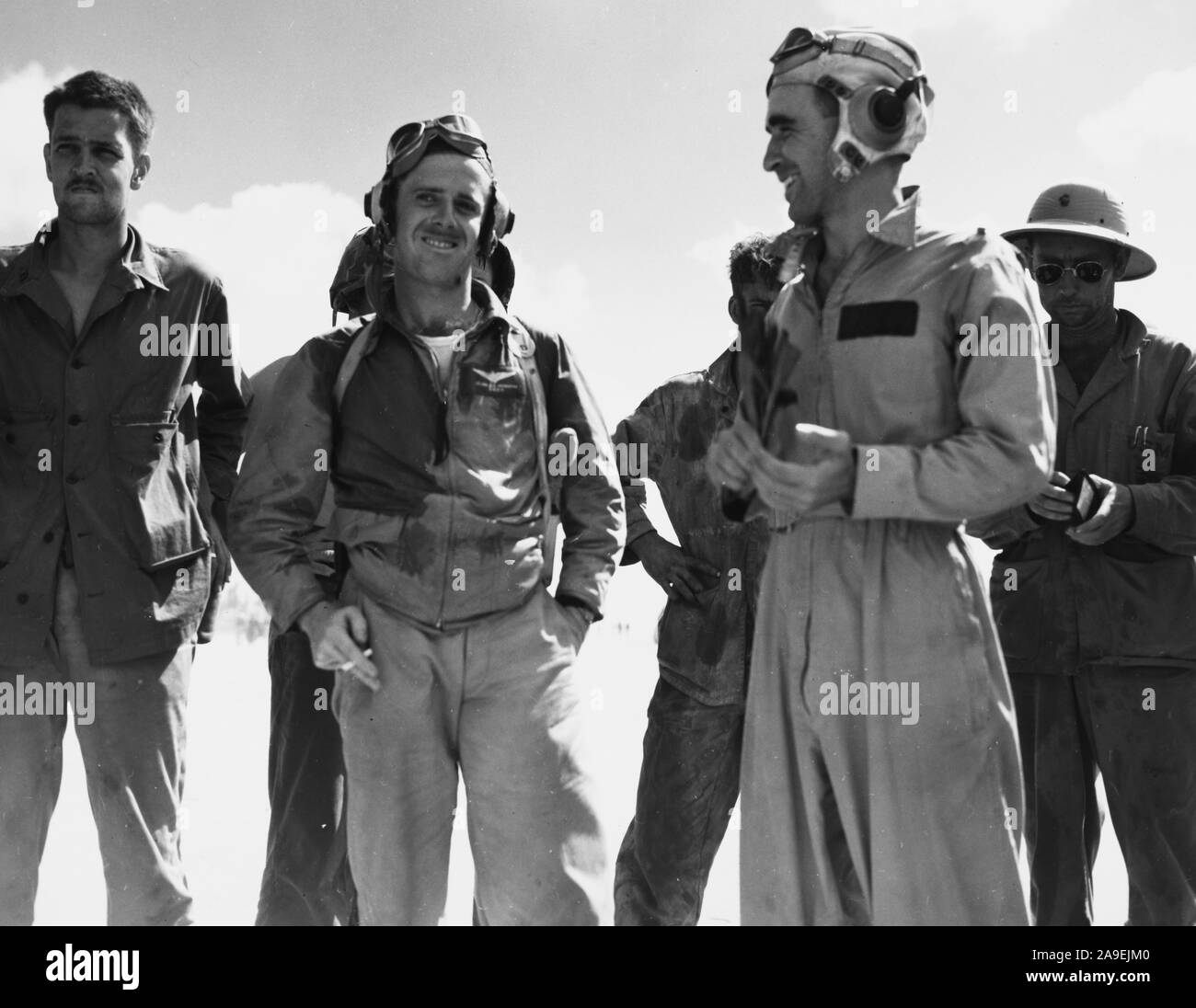 Die ersten beiden Piloten zu landen auf Tarawa während des Zweiten Weltkriegs im Pazifik. Stockfoto