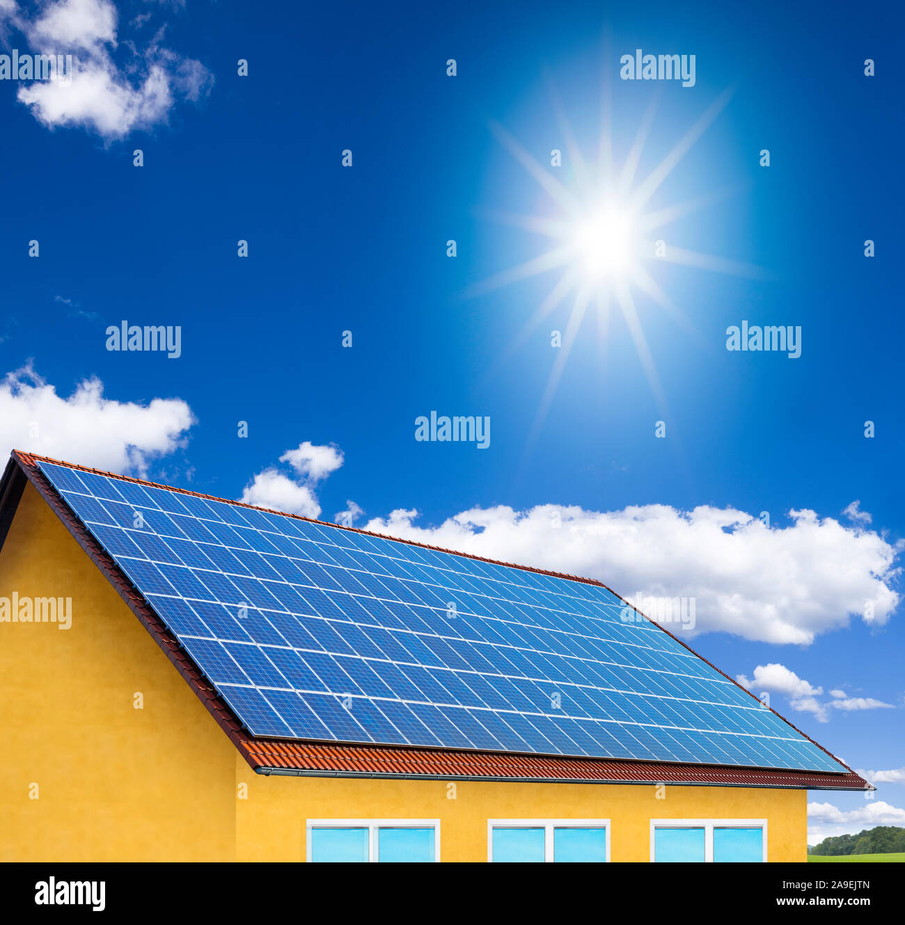 Solaranlage auf Wohngebäude Stockfoto