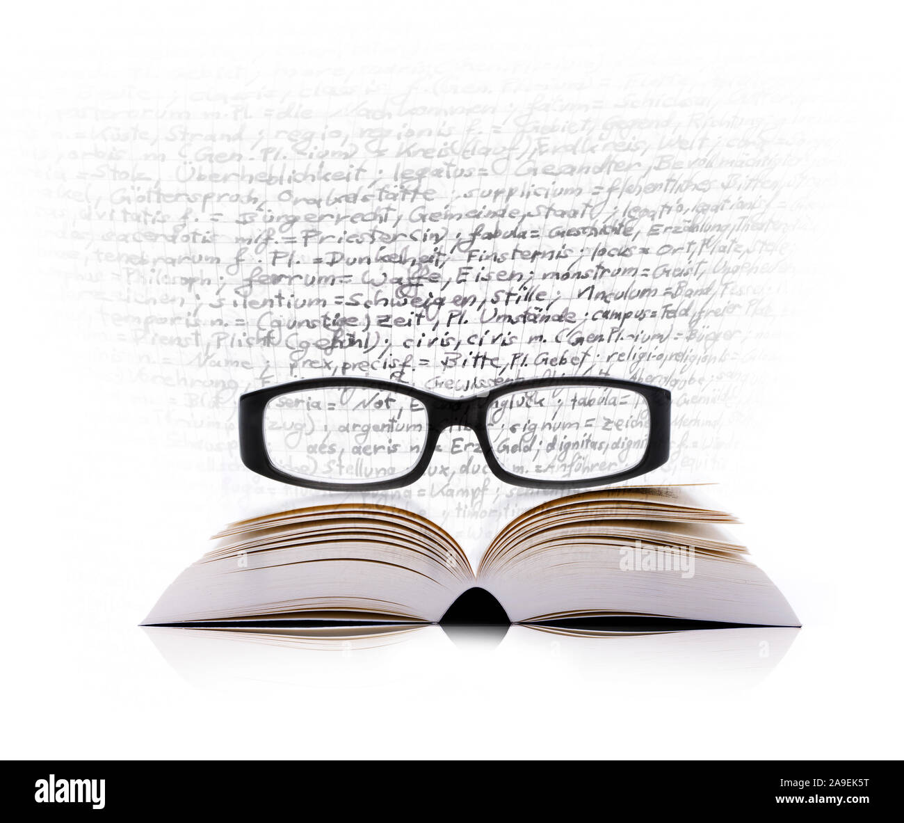Buch, Brille und Text Stockfoto