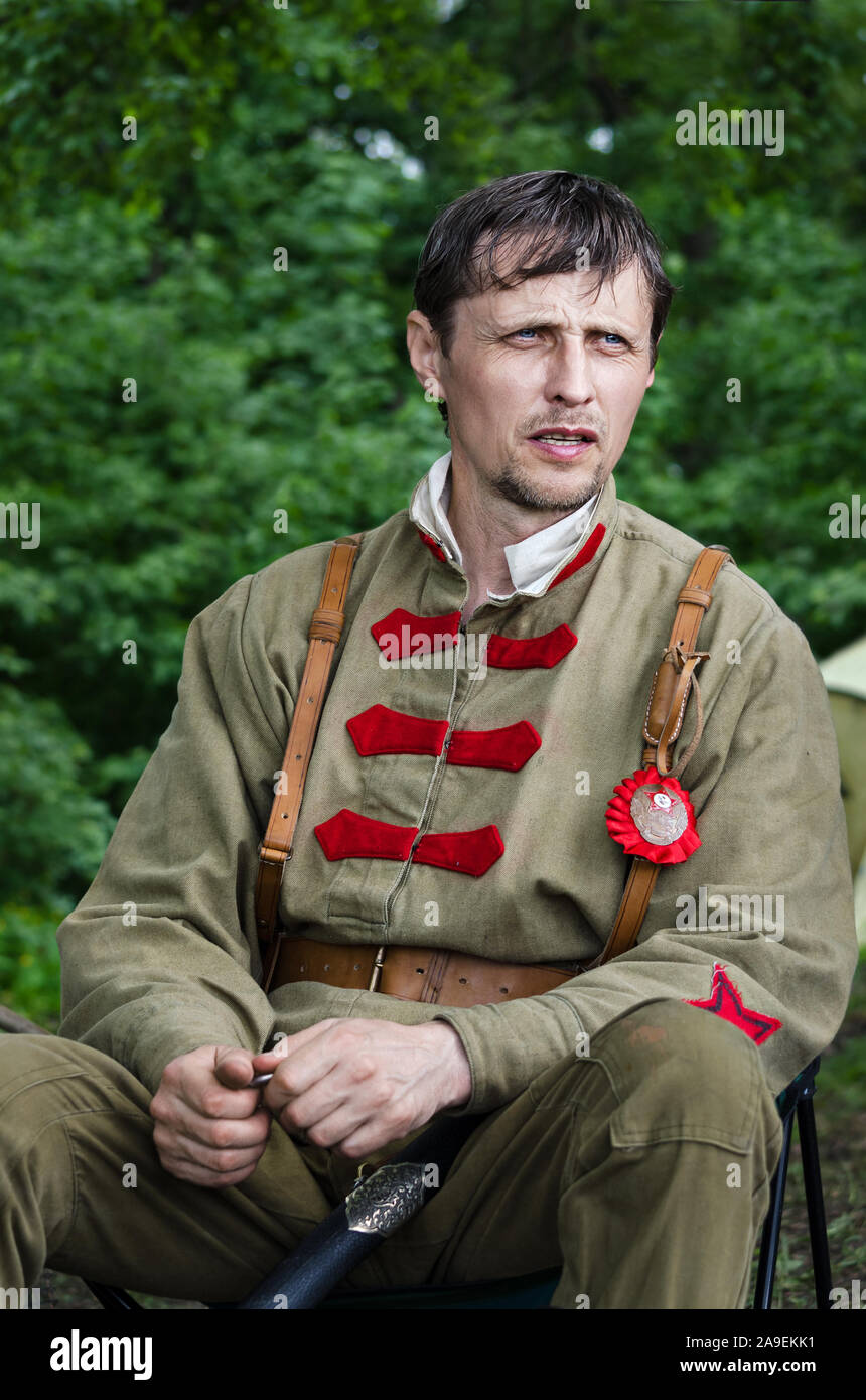 Rekonstruktion der Ereignisse des Bürgerkriegs in Rußland, dem Kommandeur der Roten Armee im Urlaub. Russland, Belgorod, 19. Mai 2018 Stockfoto