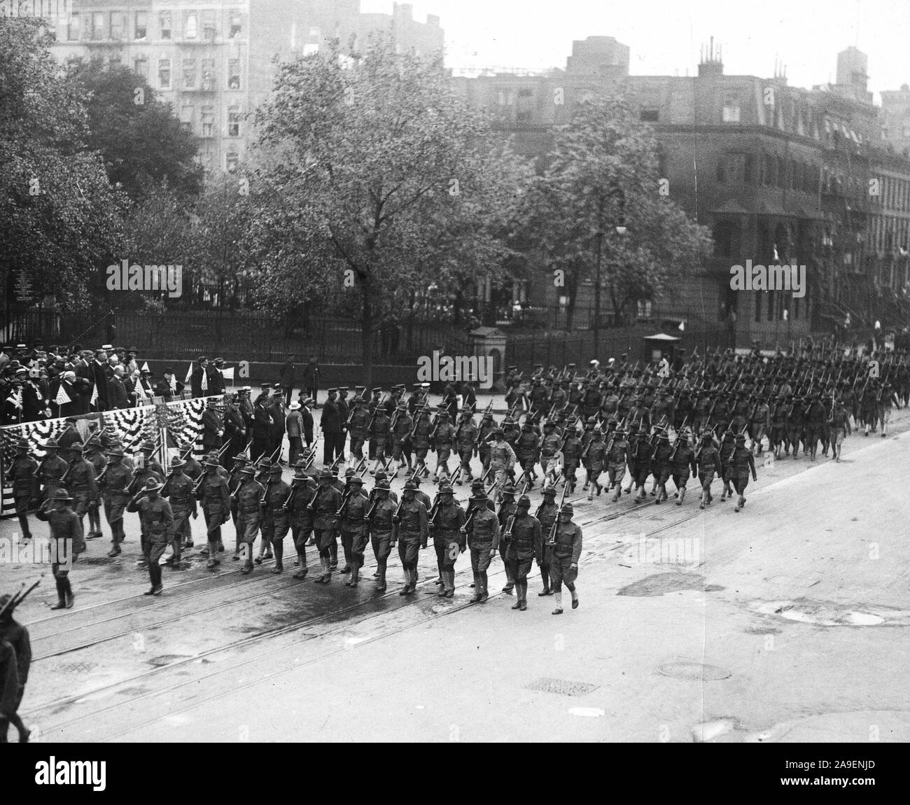 Memorial Day, 1918 - East Side Organisationen Parade in der Trauerfeier, N.Y. Paraders bis 15 C.A.C., USA-led Stockfoto