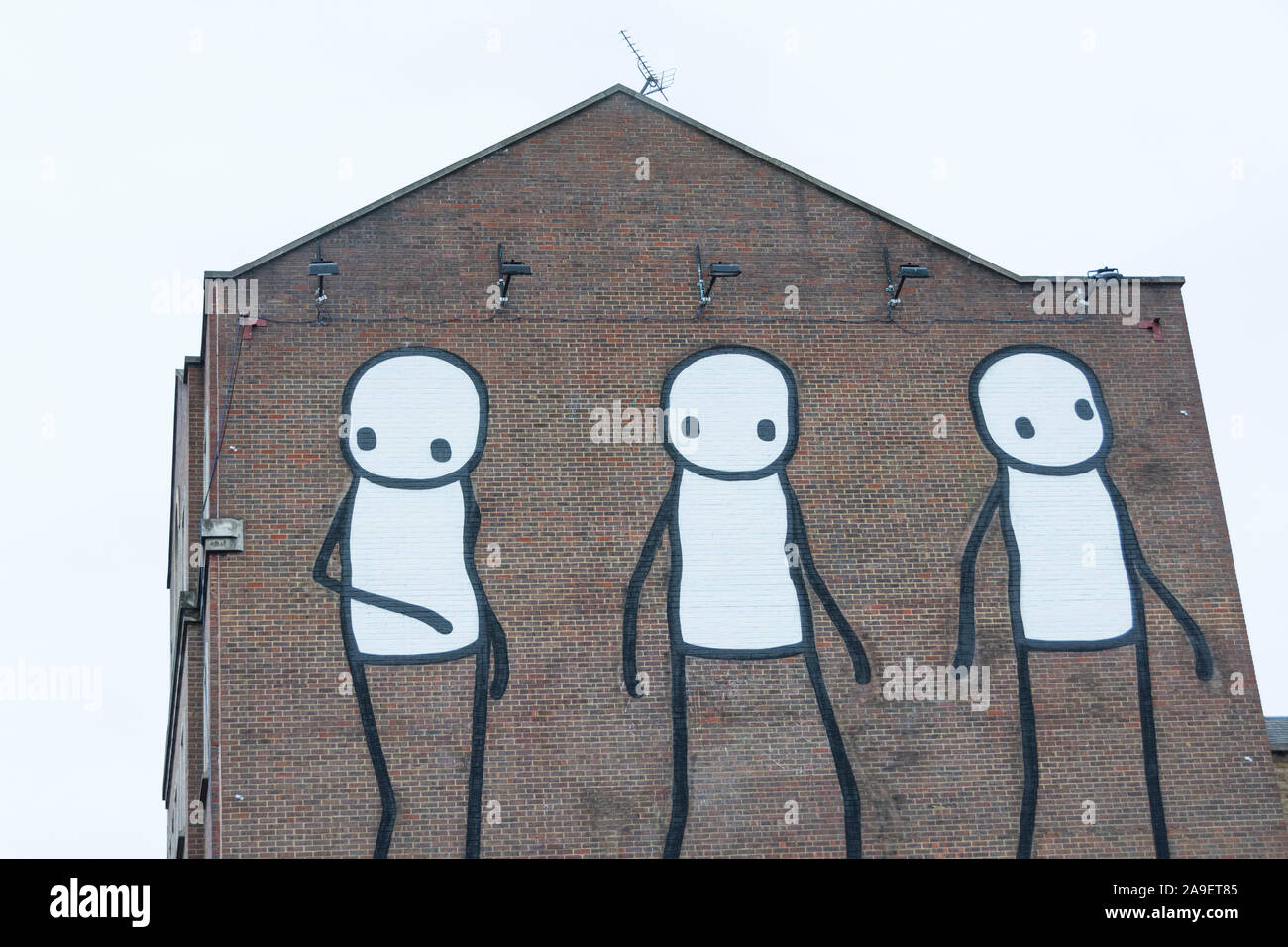 Stiks Strichfiguren auf der Seite des ehemaligen Shoreditch Social Center und der Roten Galerie, Rivington Street, London, EC2, Großbritannien Stockfoto