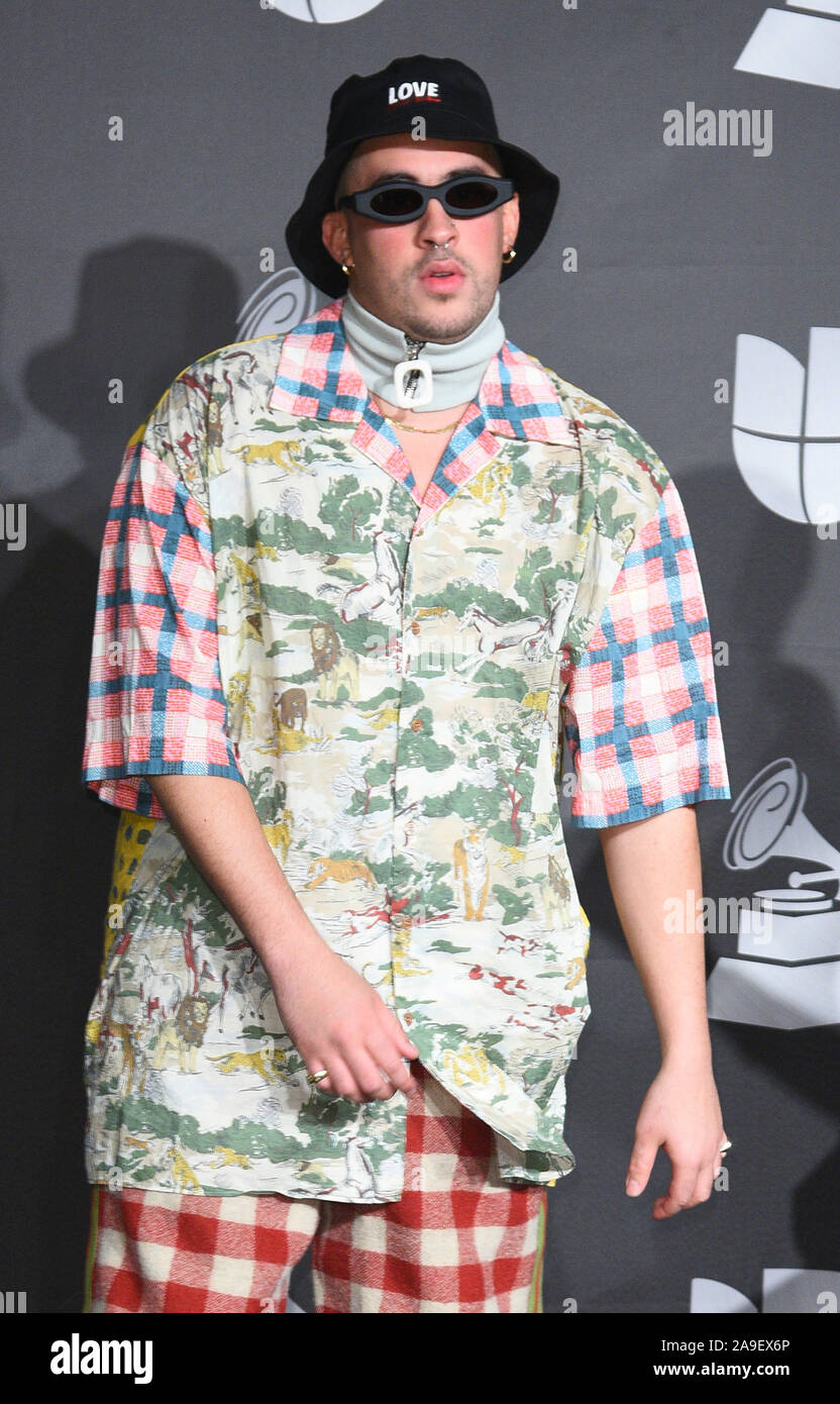 Las Vegas, USA. 14 Nov, 2019. Bad Bunny stellt die beste städtische Musik Album in der Presse während des 20 Latin Grammy Awards auf der MGM Grand Garden Arena am 14. November 2019 in Las Vegas, Nevada. Foto: imageSPACE/MediaPunch/Alamy leben Nachrichten Stockfoto