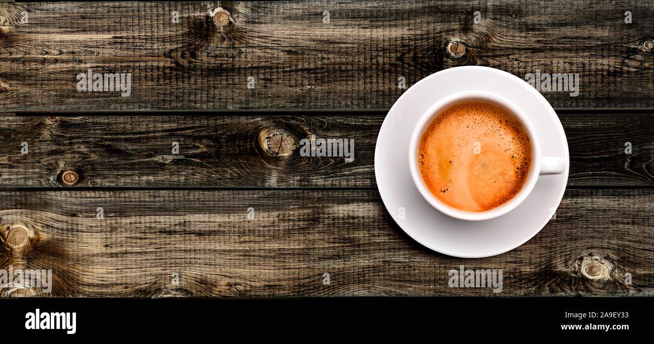 Kaffeetasse auf Holz Stockfoto