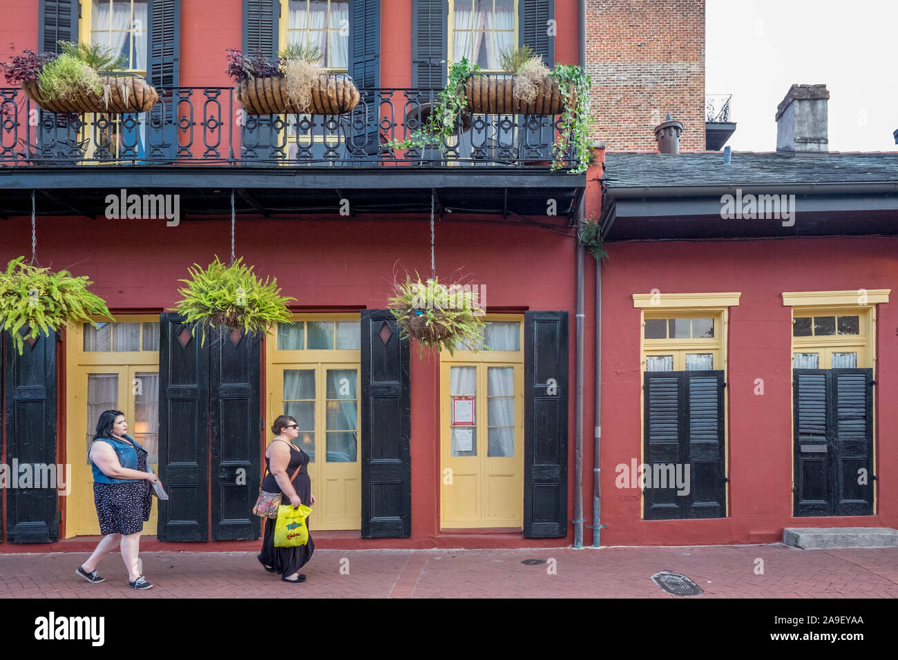 French Quarter in New Orleans. Dieses historische Viertel ist eine große Touristenattraktion bekannt für seine herausragende Architektur und Nachtleben. Stockfoto