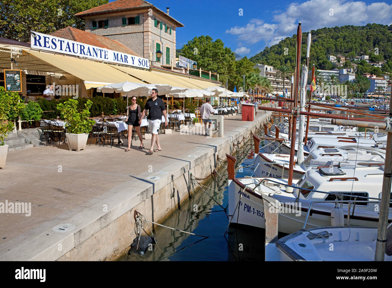 Boote im Hafen von Port de Soller, Soller, Mallorca, Balearen, Spanien Stockfoto