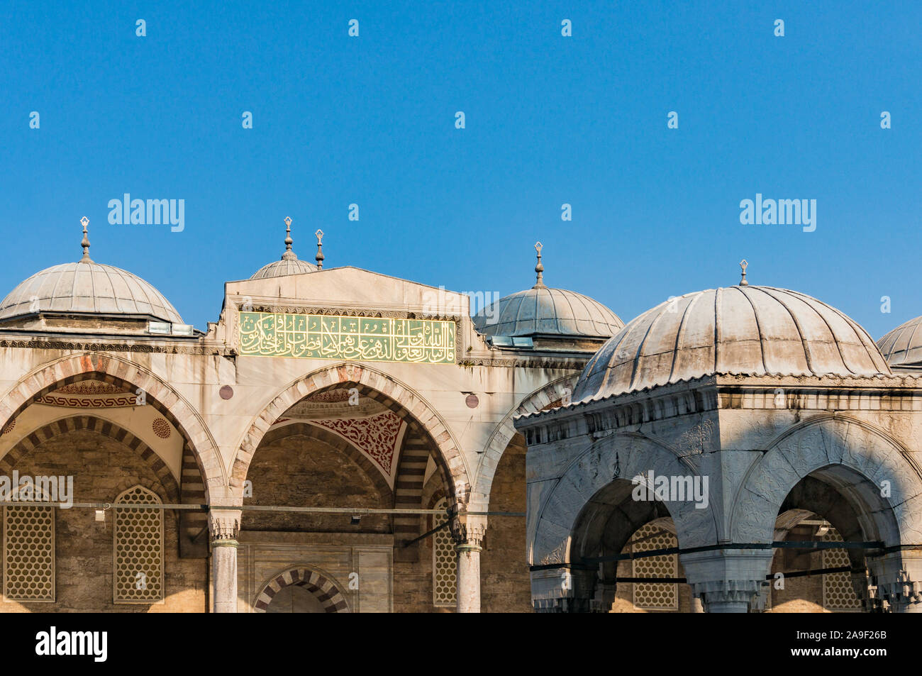 Istanbul, Türkei - 27. August 2013: Blaue Moschee, Sultanahmed Moschee an einem sonnigen Tag. Beliebte Touristenattraktion und Istanbul berühmten touristischen Punkt Stockfoto